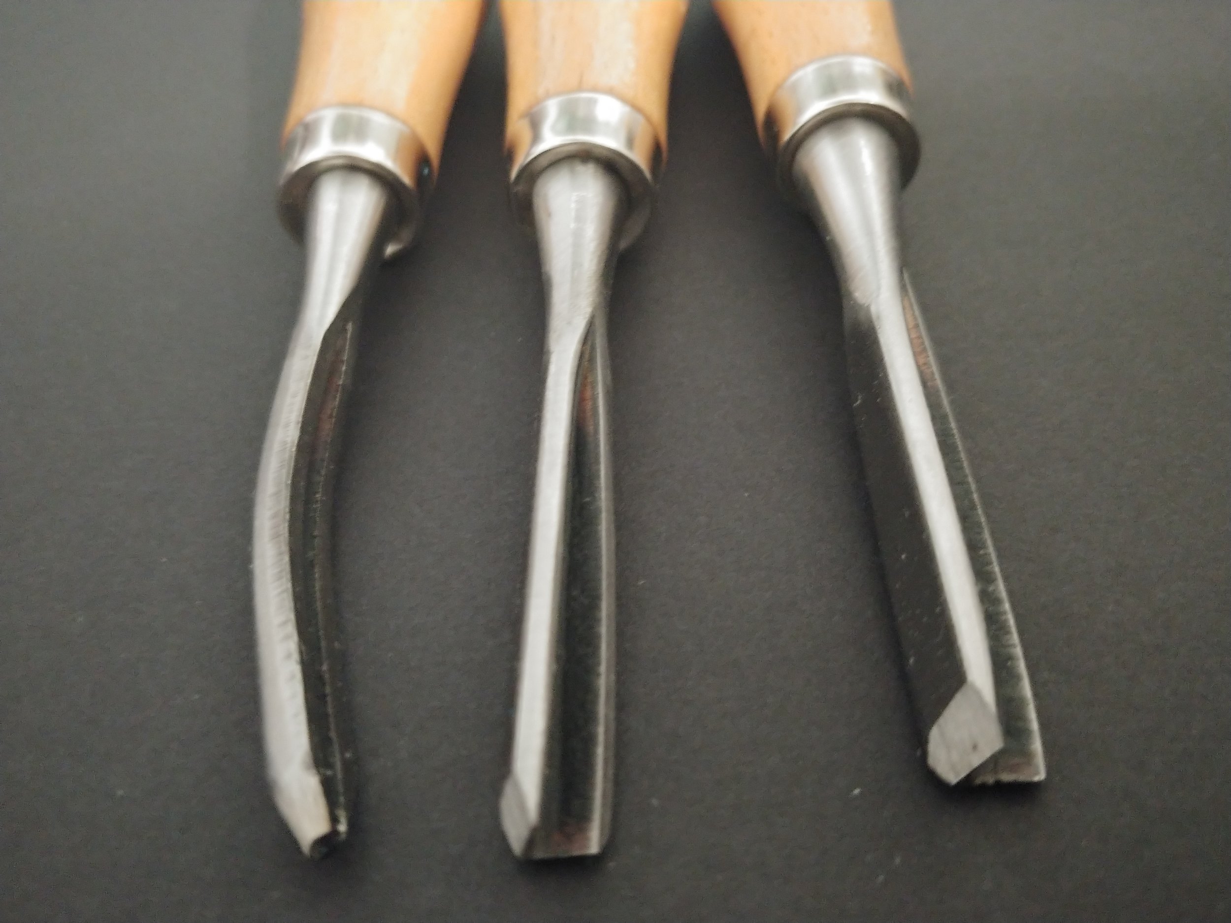 Chisels with sharp gouging ends