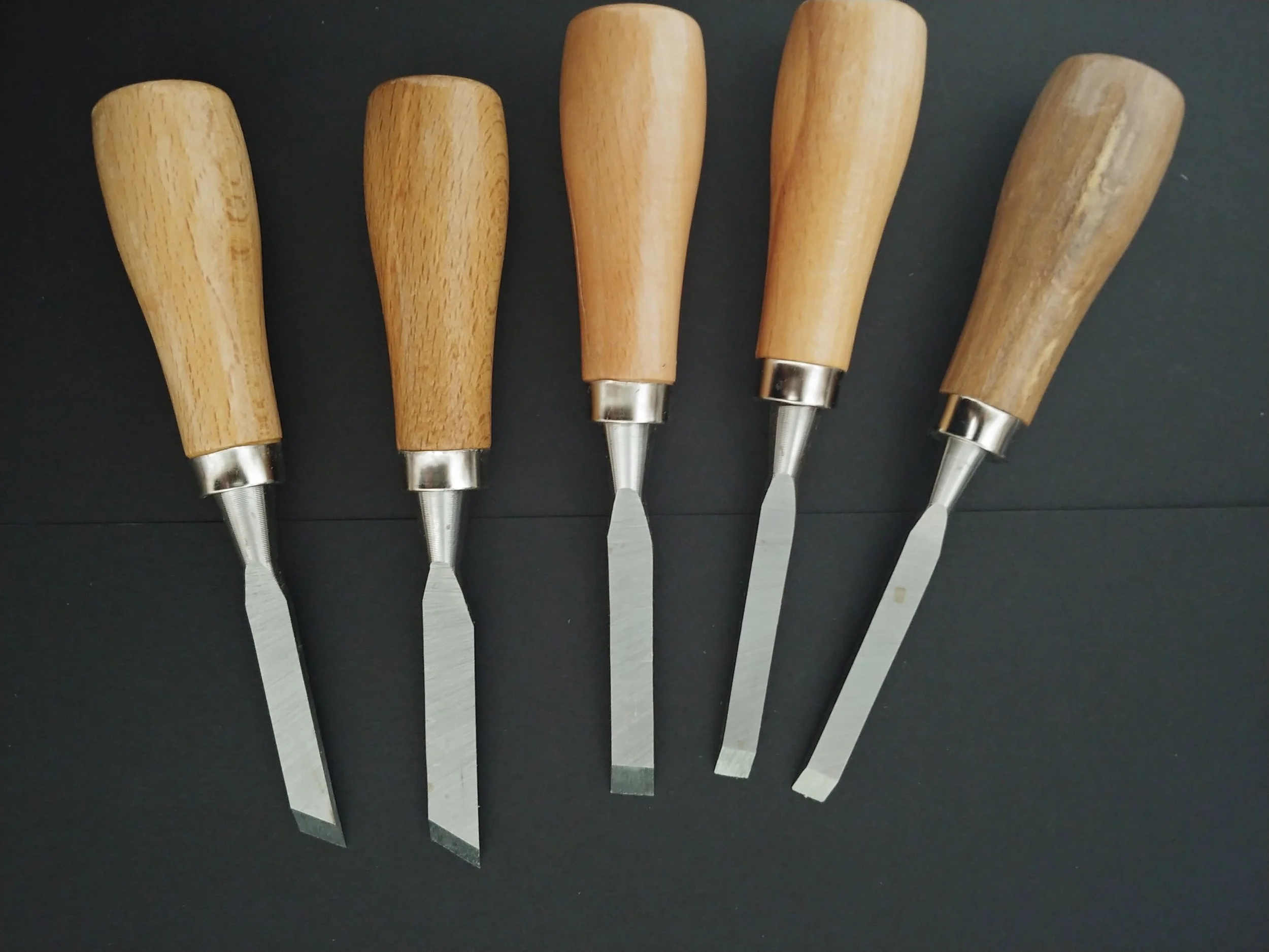 Chisels with sharp flat ends