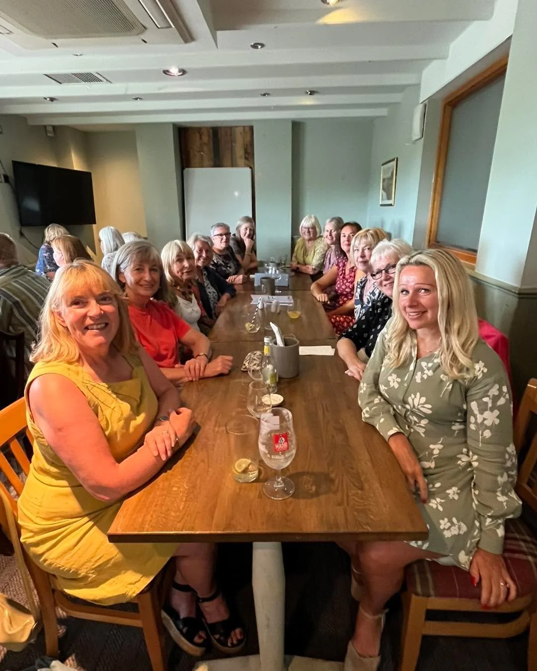 A lovely social gathering yesterday of some of the adults who have been attending the adult ballet, adult tap, discovering repertoire and silver swans classes at Teresa Blee Dance. 💃 🕺🏼🩰🥰🍔🍷