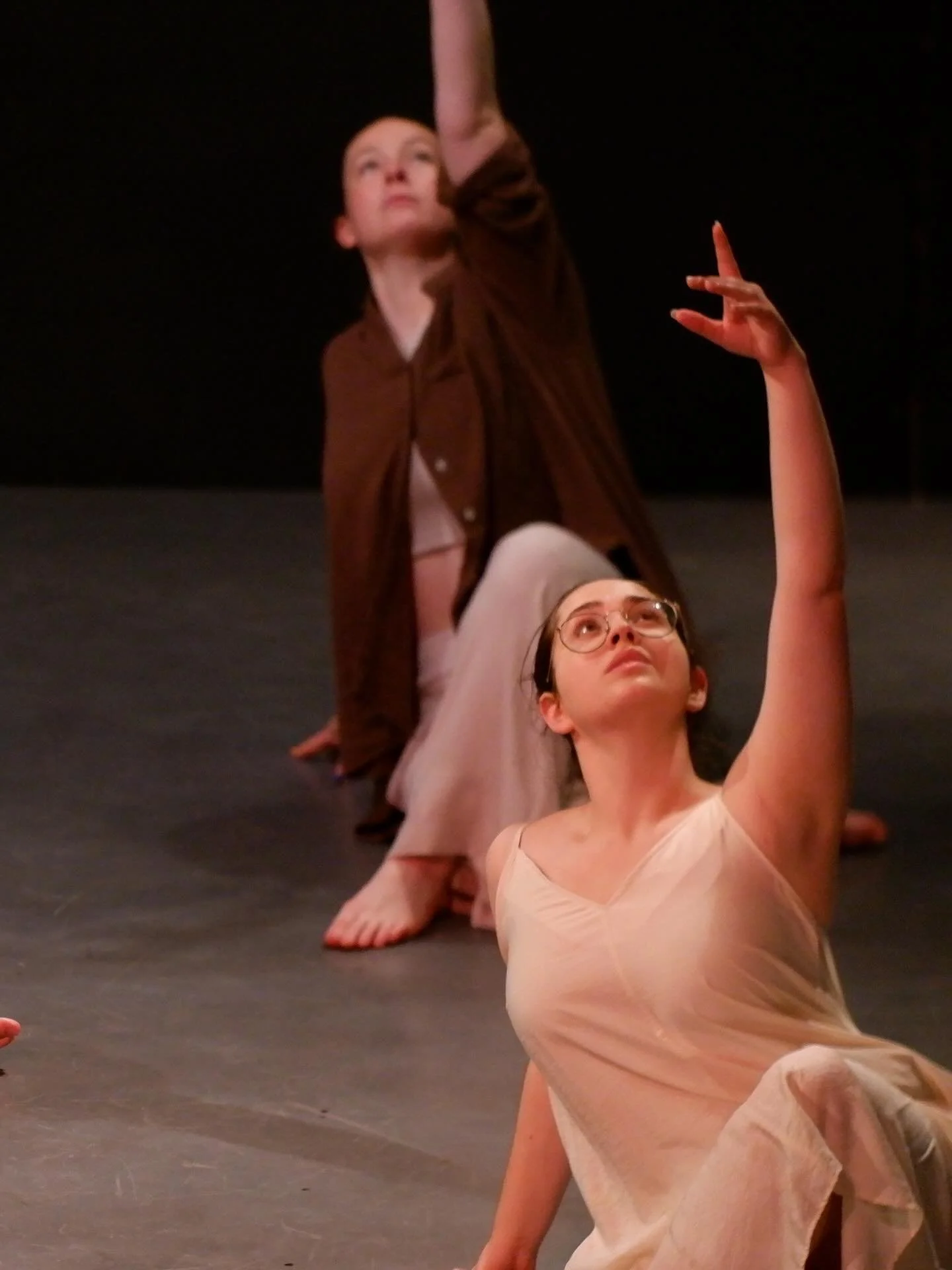 ✨ Contemporary with Miss Debbie ✨
🕔 Tuesdays | 5:30&ndash;6:15pm
📍 Helston

In this video, our dancers are exploring movement by imagining dipping different parts of their bodies into paint and drawing in the air 🎨💫

Miss Debbie&rsquo;s contempor