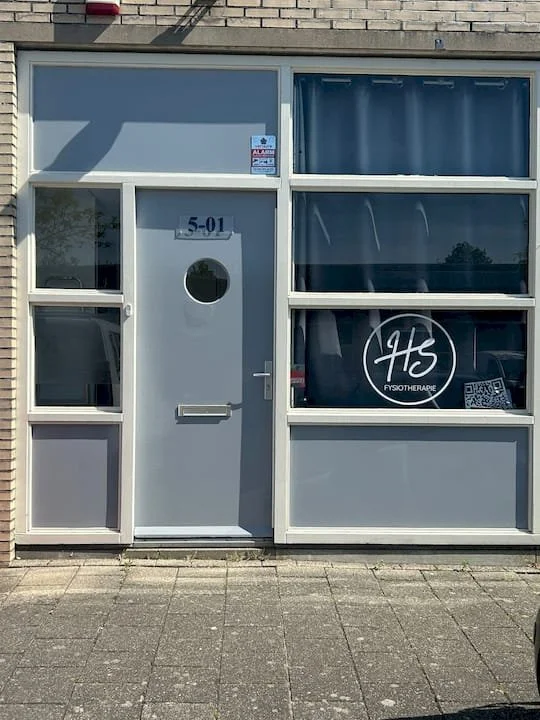Grijze deur voorgevel