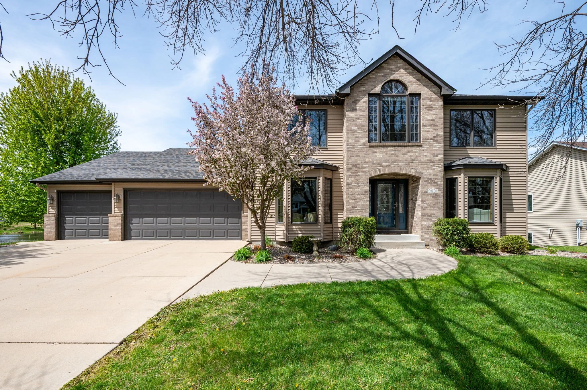 900 Lexington Avenue N, New Prague, MN 56071