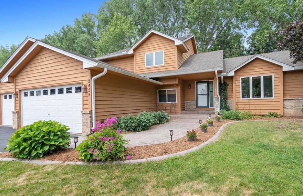 2455 Queensport Road, Woodbury, MN 55125