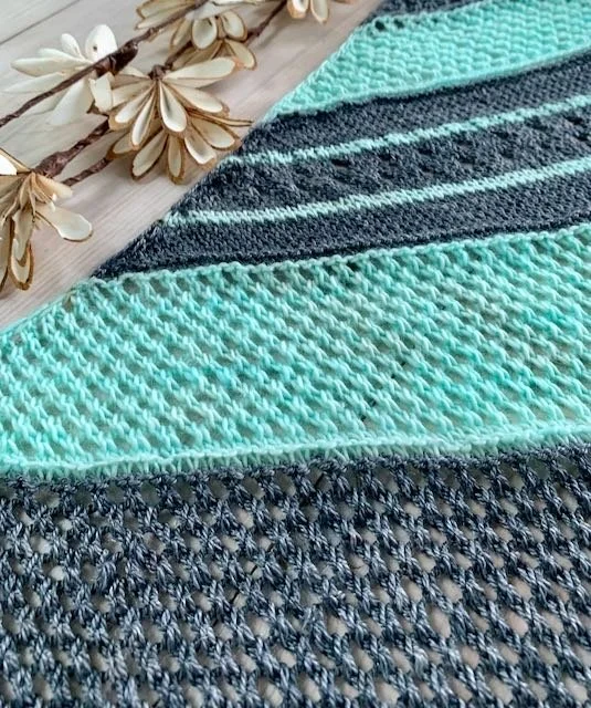 mint chip over easy lace shawl knitting pattern middle edge paper flowers.jpeg