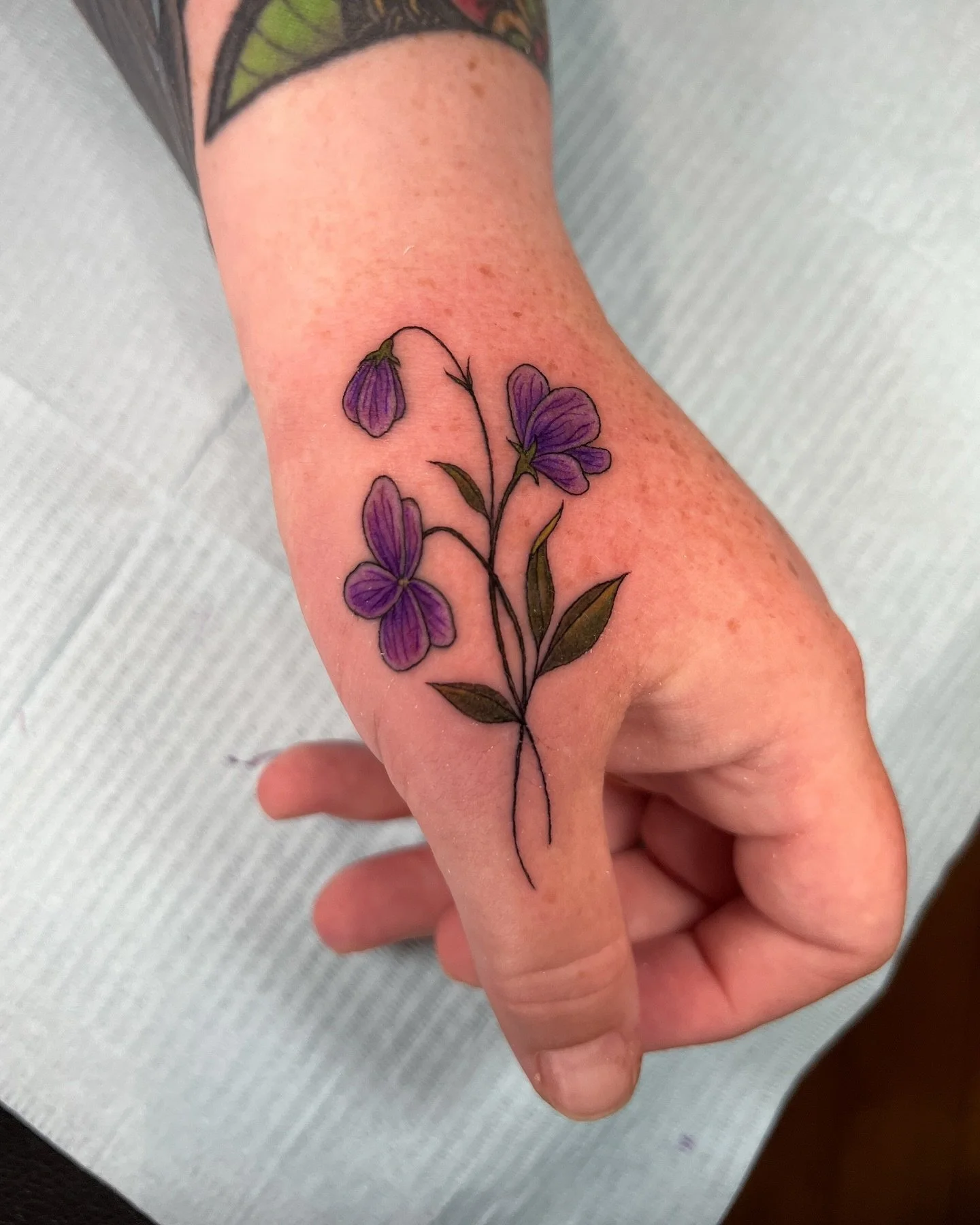 Still riding the high from our Pride Flash Day 🌈✨
I had the absolute honour of tattooing 5 beautiful pieces for the event from my flash sheet!

Huge thank you to everyone who came out, got tattooed, bought treats, and showed up for the community. Be