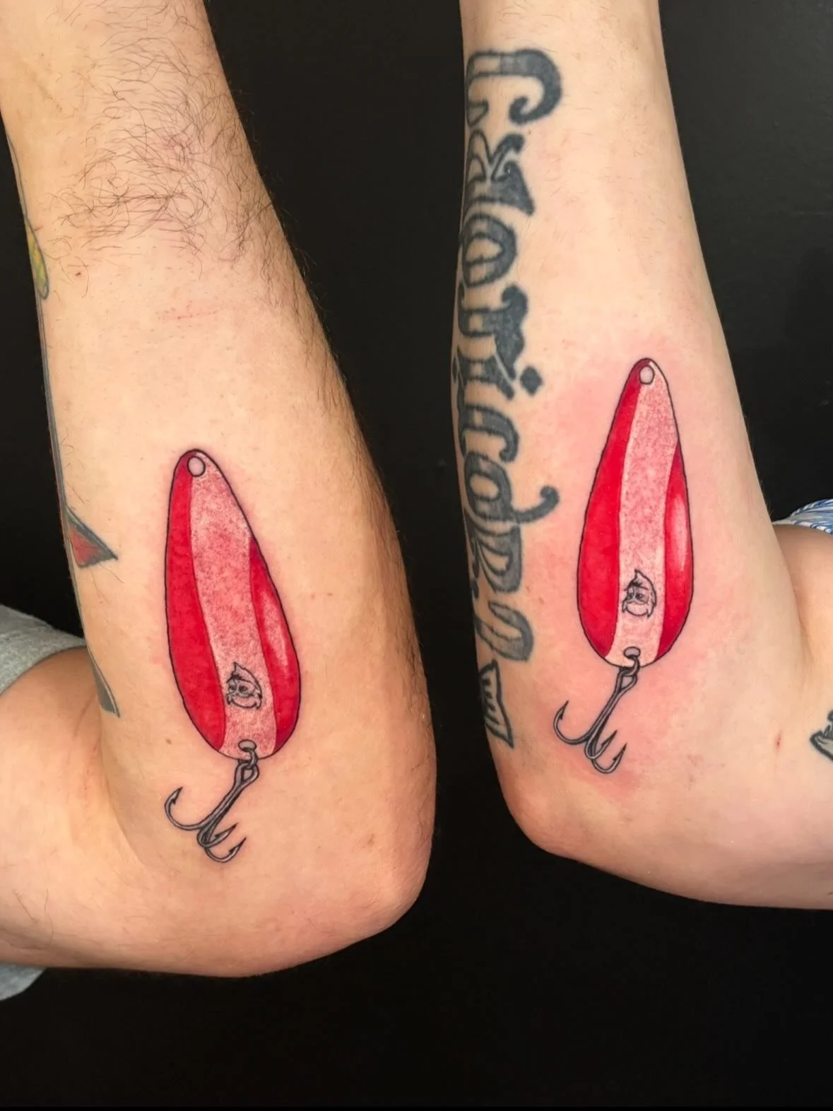 Did this sweet pair of fishing lures for Darryll and Anthony to commemorate their 40 year friendship anniversary!! 
What an absolute honour, wishing you both a life time of good catches together! 🎣