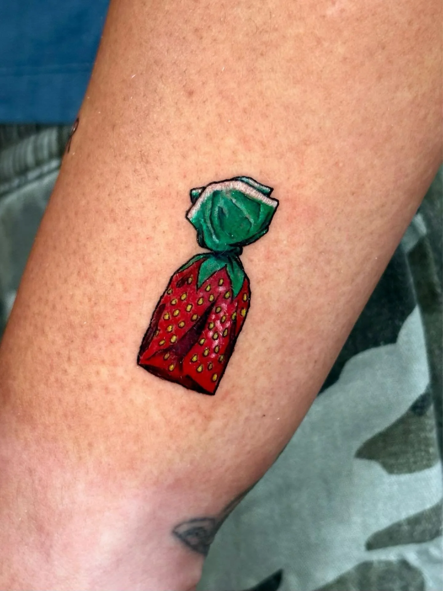 A bunch of fun little additions to Marlee&rsquo;s arm! 🍓🥃🐷🪽🐟
I&rsquo;m still obsessed with the strawberry candy!