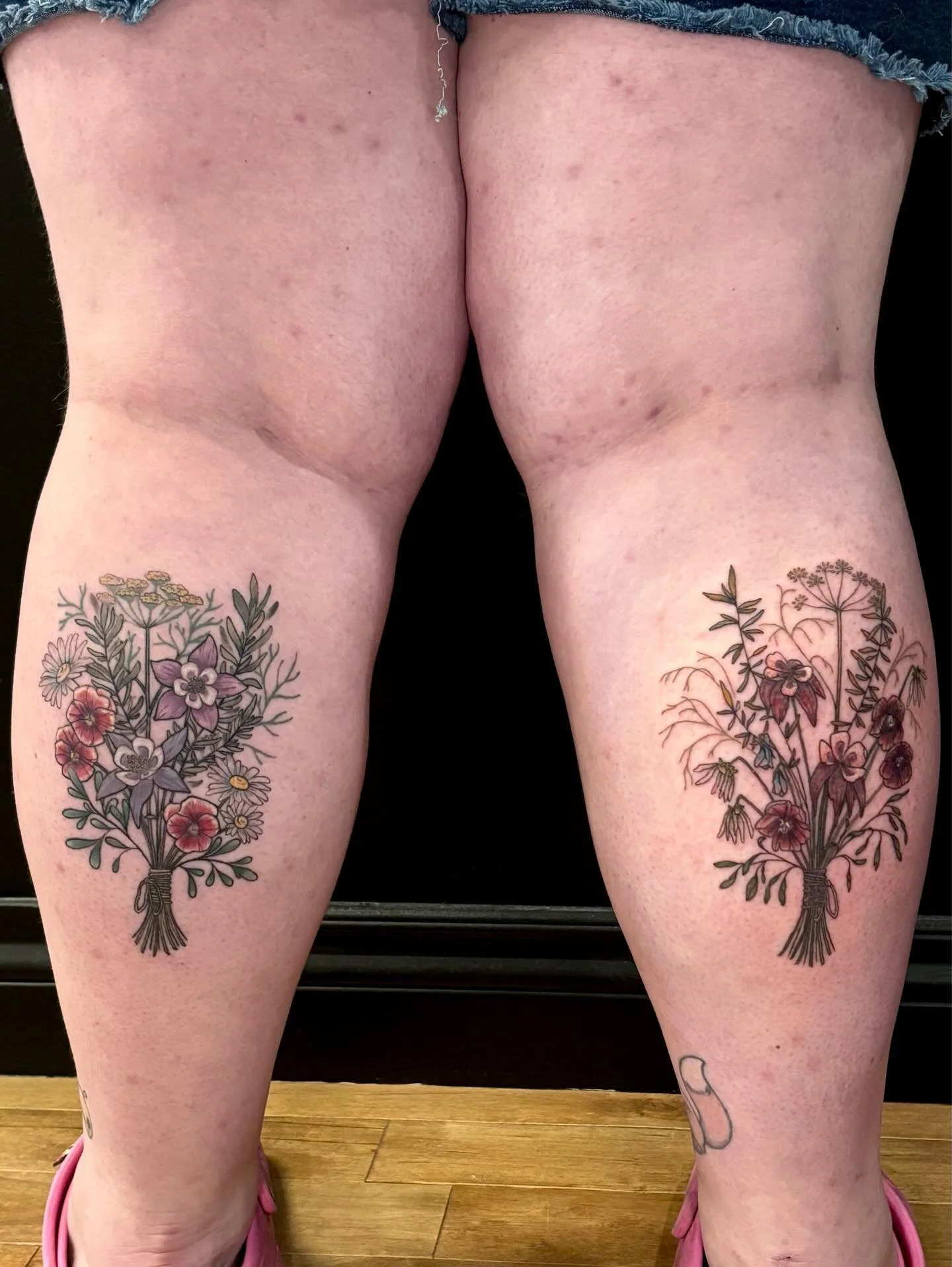 Finished this matching pair of Ophelia&rsquo;s bouquets for lovely Maggie! 💐
The one on the left (living) is 2 months healed! 
The newest addition is almost the same - but wilted!
I had so much fun with this request!