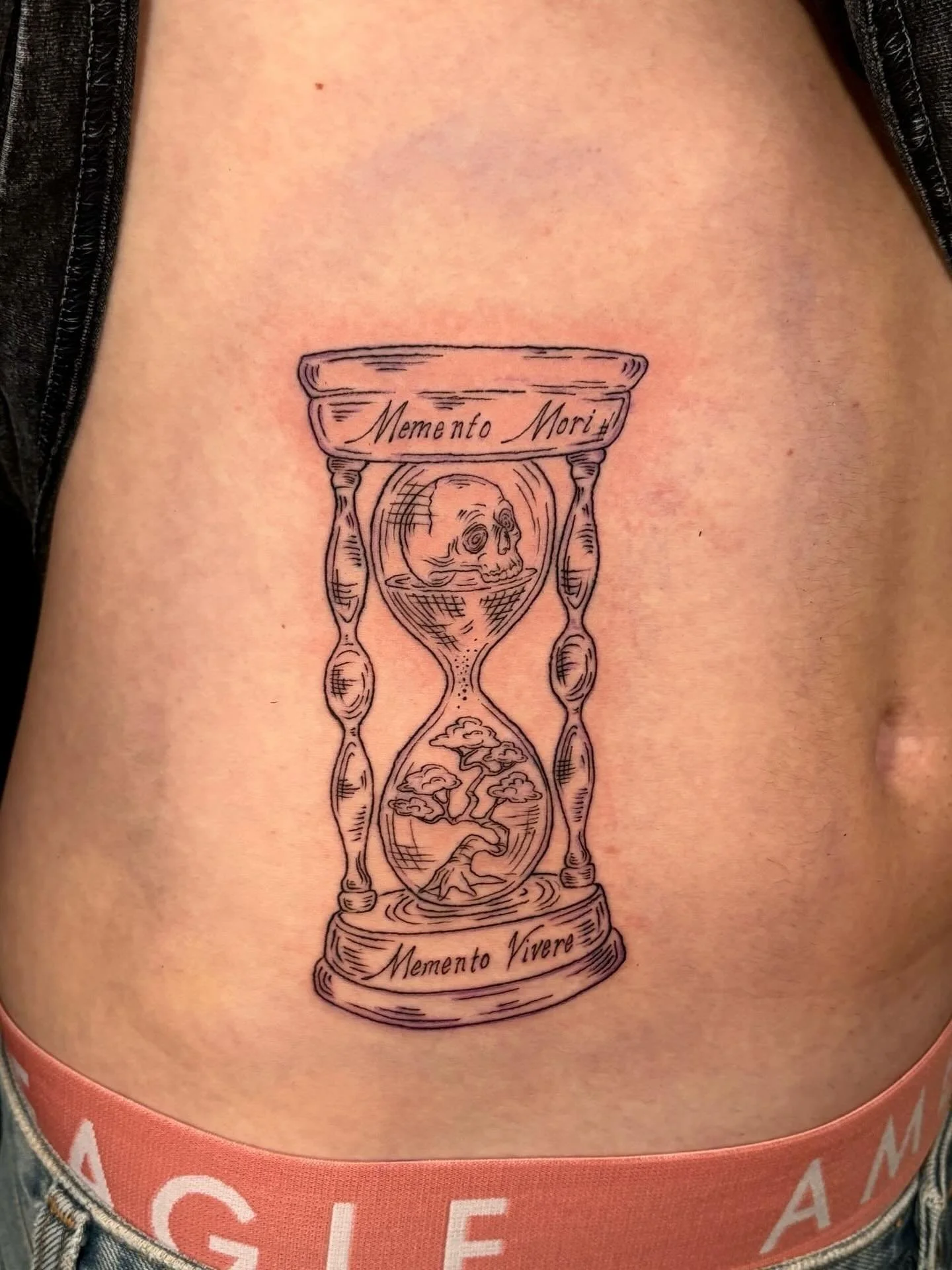 Hourglass for Ryan ⏳💀
Thanks for booking another cool custom!
