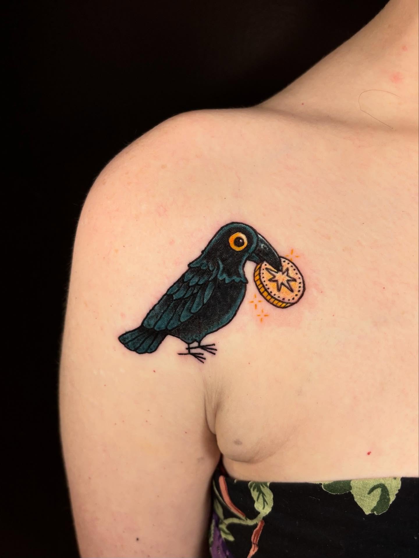 Birds on these shoulders forever 🐦&zwj;⬛🕯️ 
Thank you Lilith for not only adopting the lantern crow from my flash, but for ALSO requesting a friend for them in the same style!