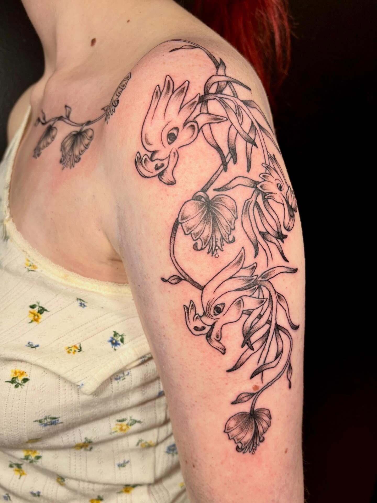 Snapdragons &amp; bleeding hearts from the garden in Coraline 🐉❣️