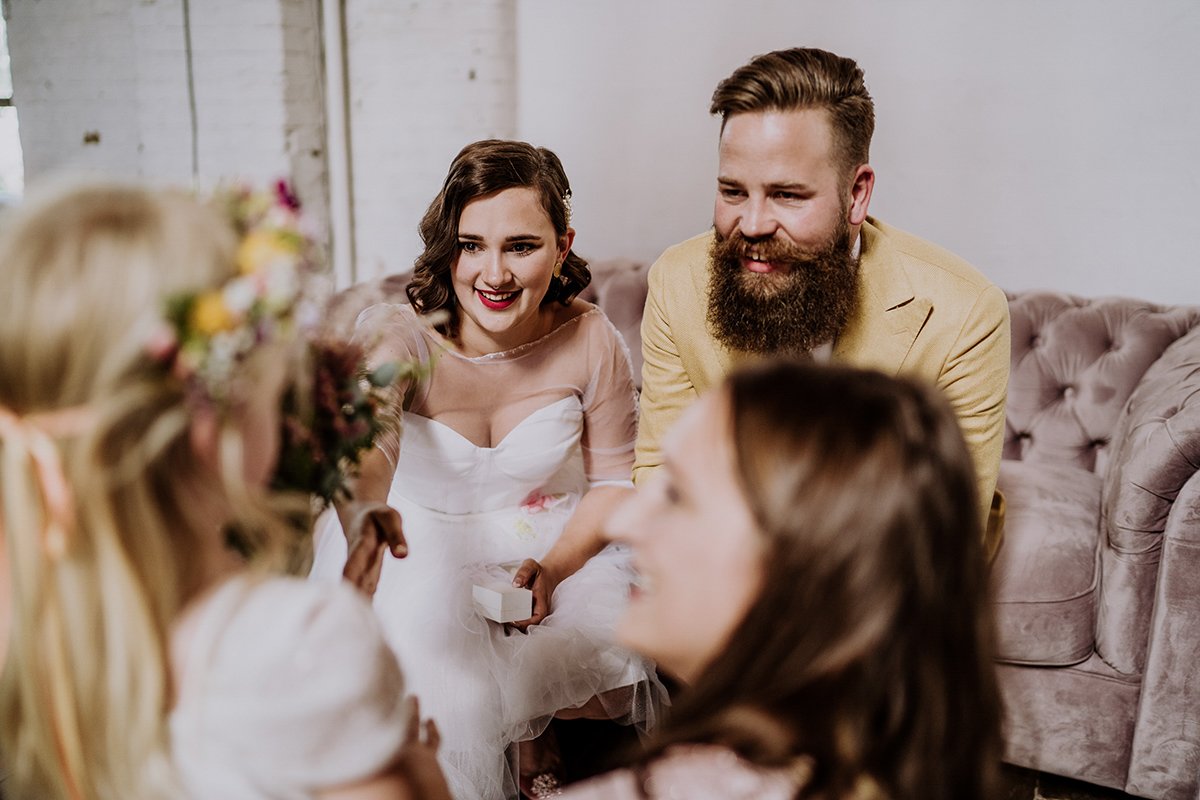 janamerz-moderne-kreative-hochzeit-34.jpg