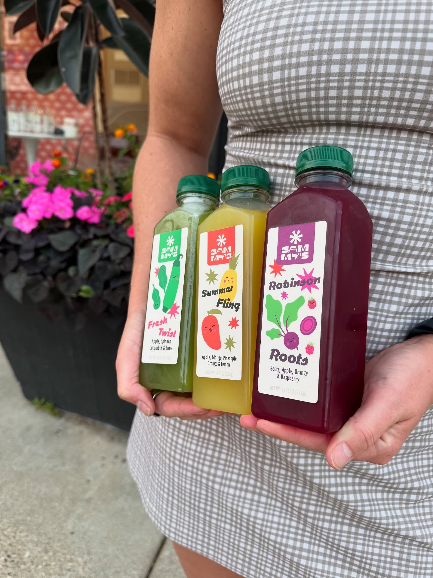 HERE WE GO ROBINSON !!!!!!!
TOMORROW IS THE DAY!!!!!

FRESH JUICE NOW AVAILABLE!!!! 🍒🍓🍇
We are Introducing 5/10 Flavors Tomorrow &amp; Will Add
The Rest As The Week Goes On!

SEATING AVAILABLE TOO!!
We Are Still Adding A Few More Things To The Spa