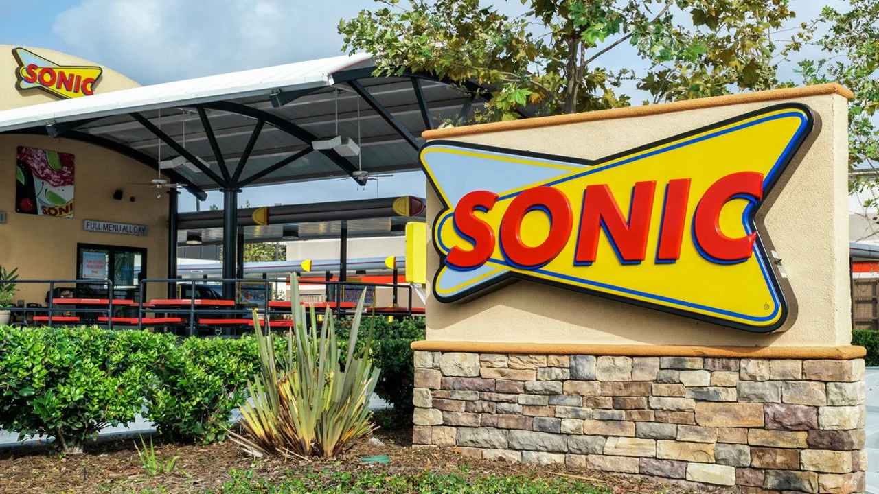 iStock-493837088-sonic-drive-in-cropped.jpg