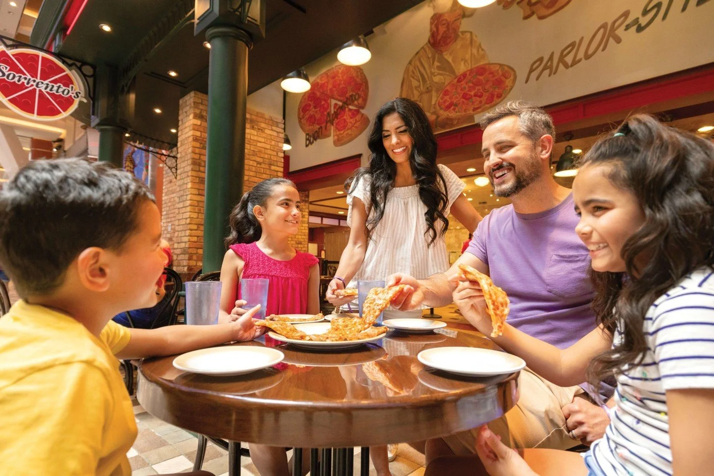 🍽️ Spice up your weekend with a flavor-packed tour onboard Utopia and Wonder of the Seas! Explore complimentary menus across nine mouthwatering venues, from Sorrento's pizza to quick bites at El Loco Fresh. Make it your tastiest weekend ever! Contac