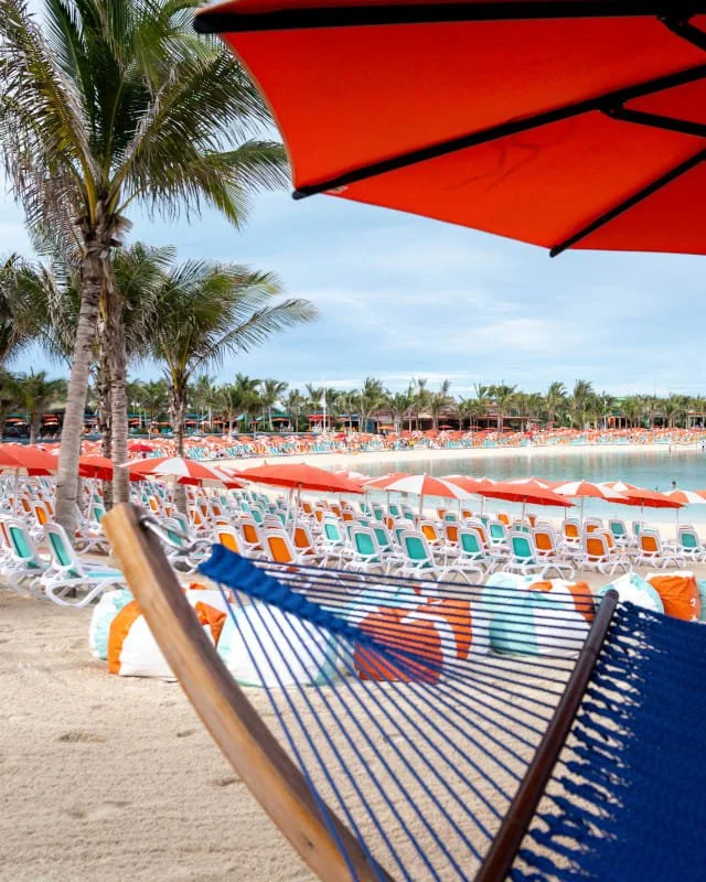 🌴☀️ Experience paradise at Hideaway Beach on your Perfect Day at Coco Cay! Relax in comfortable beach chairs and hammocks, soak up the sun, and enjoy the soothing sounds of the ocean. This tranquil oasis is your ultimate escape for lounging and unwi