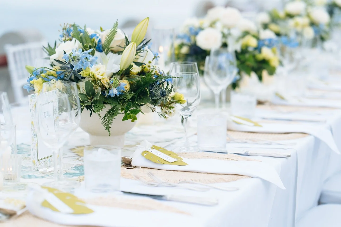 When every little detail just clicks&hellip;🩵🌿 Cool tones, warm vibes, TOTAL perfection. This one had us obsessed! 

Taylor and Dan&rsquo;s reception is basically the definition of dreamy&hellip; ☁️☁️☁️☁️

Planning: @allthetrimmings.events 
Design: