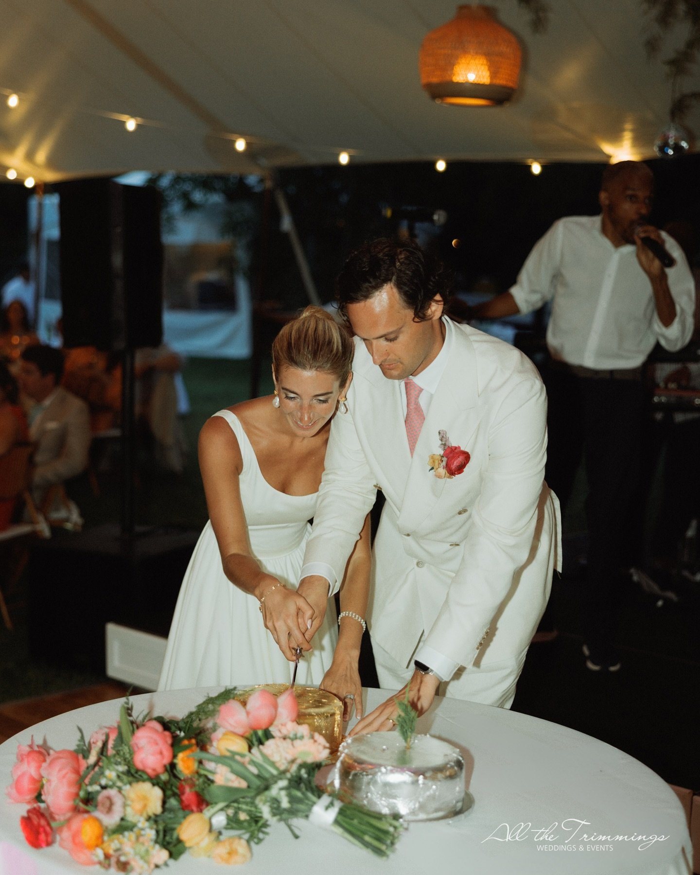 After the vows, champagne toasts and the picture-perfect details, comes the barefoot, heels kicked off energy, the tables a little less polished but a whole lot more alive... and that&rsquo;s when the real magic hits!!!✨✨✨🪩

Because yes, we&rsquo;re