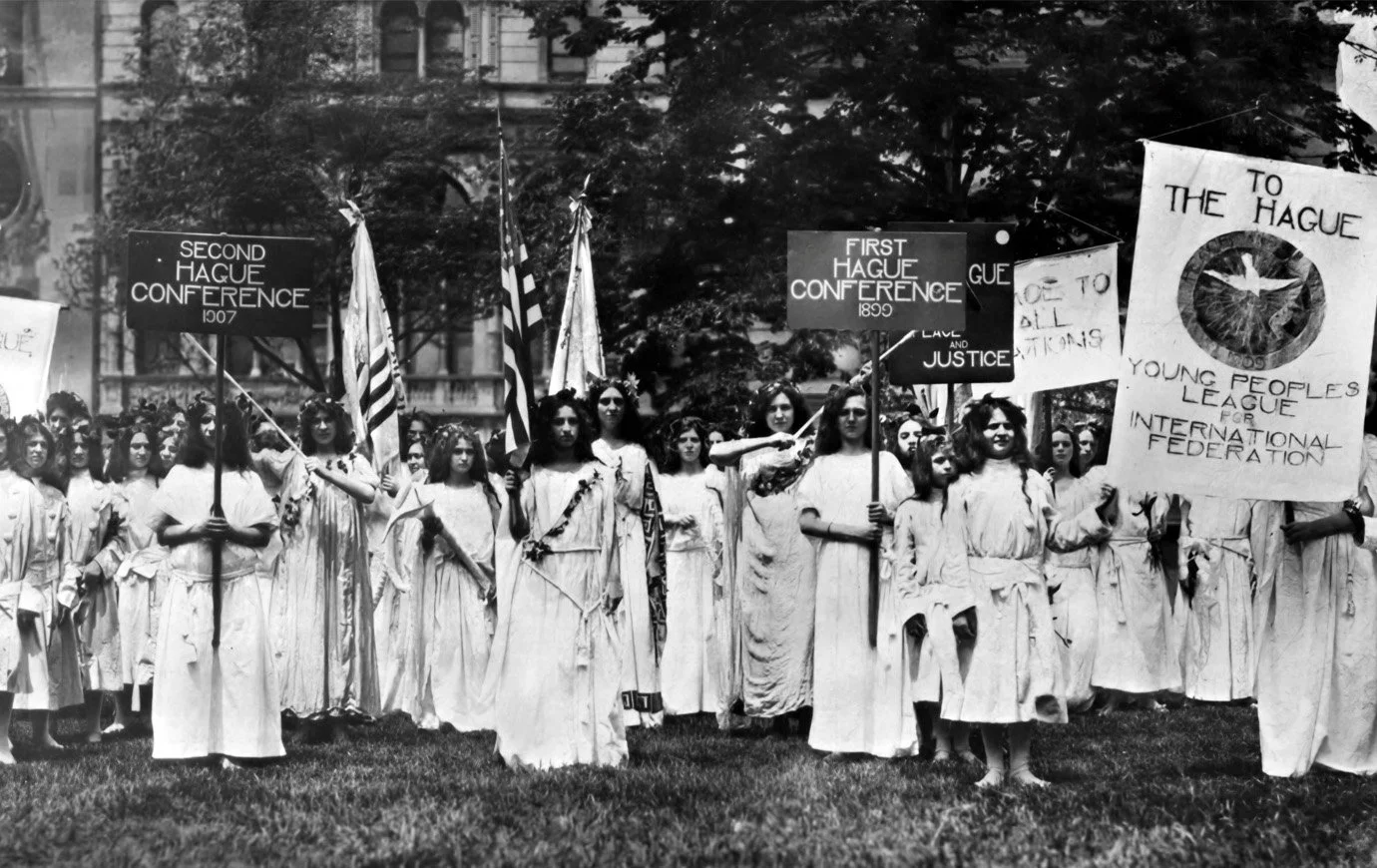 NYC: July 4th, 1912. Young People’s League was represented by fifty girls garbed in classic Grecian robes of white.