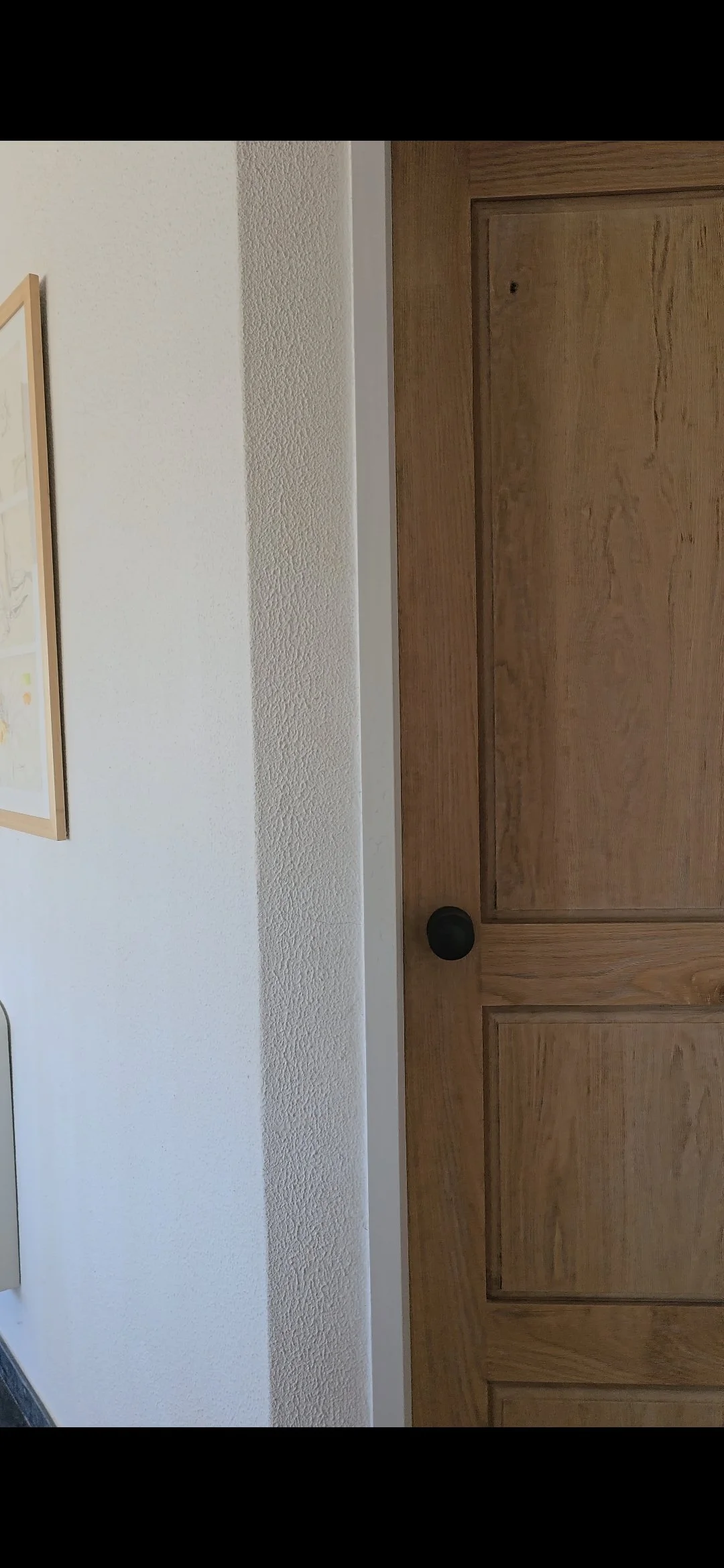 Close-up of handle and detail on bespoke solid oak door