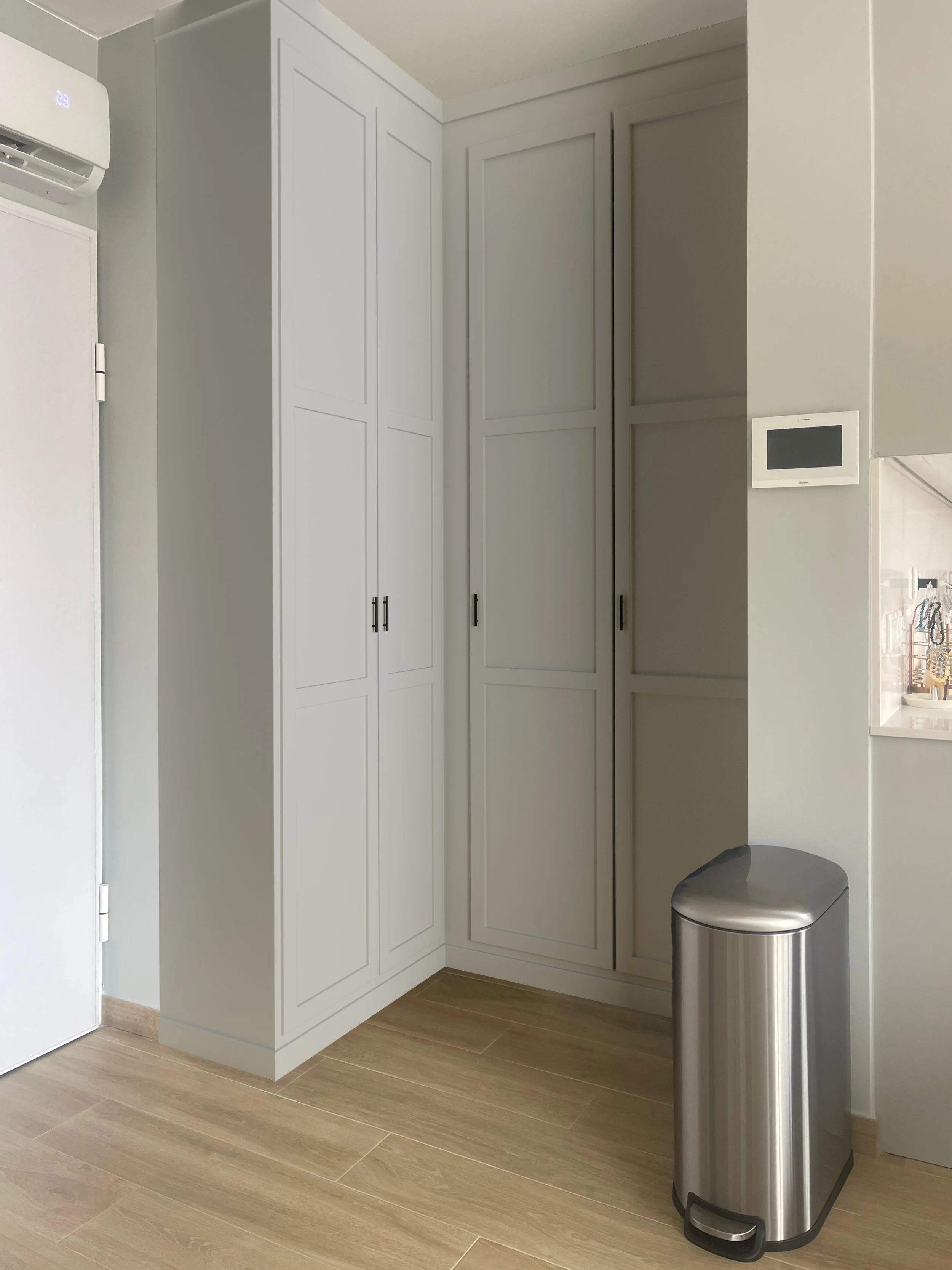 Built in Corner Wardrobe Storage