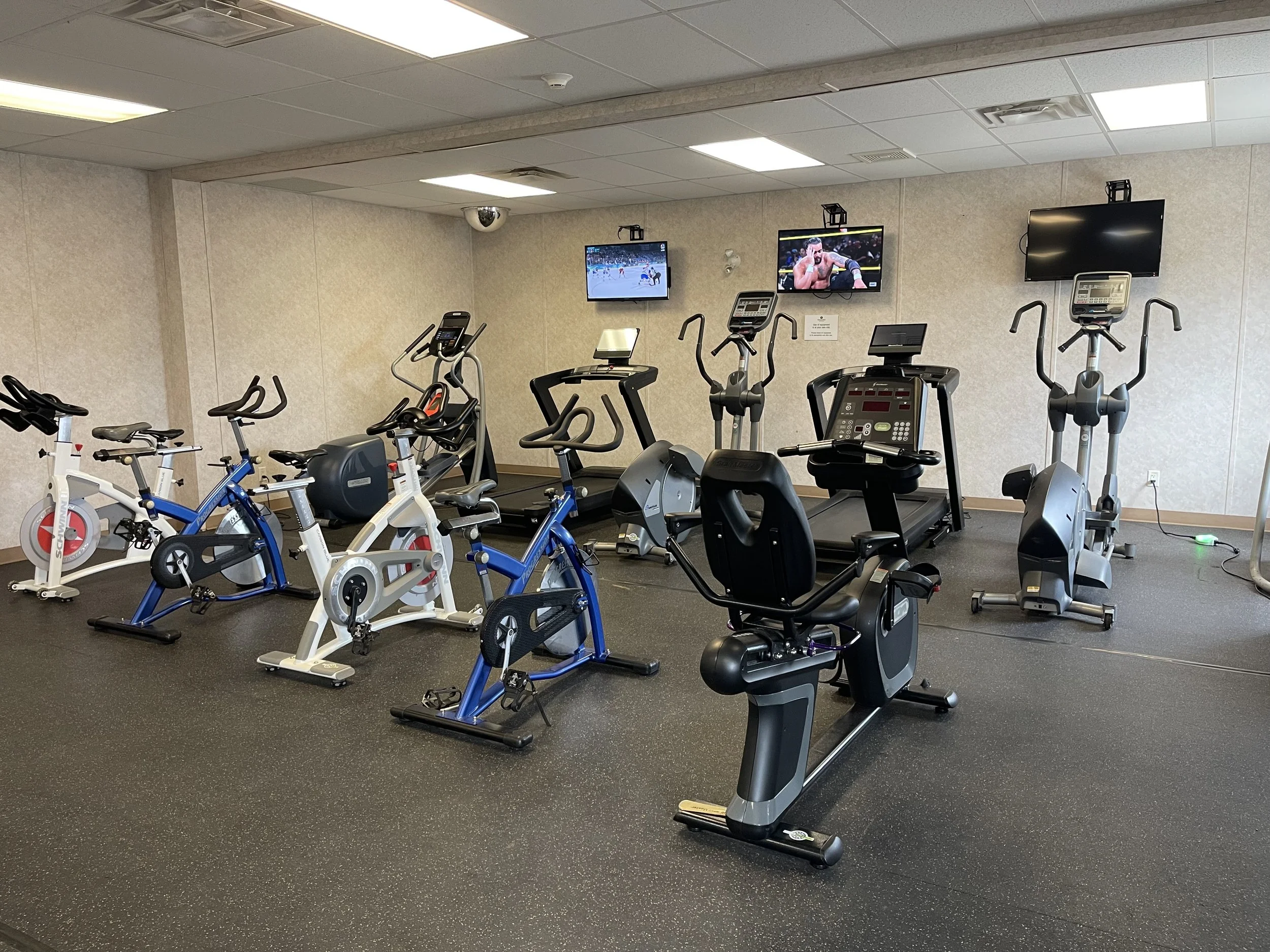 27 Fitness Room.jpeg
