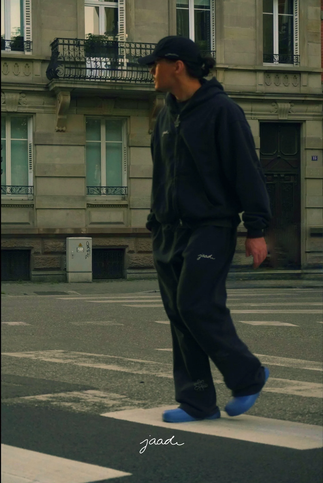 " Le pantalon reflet de fleurs "