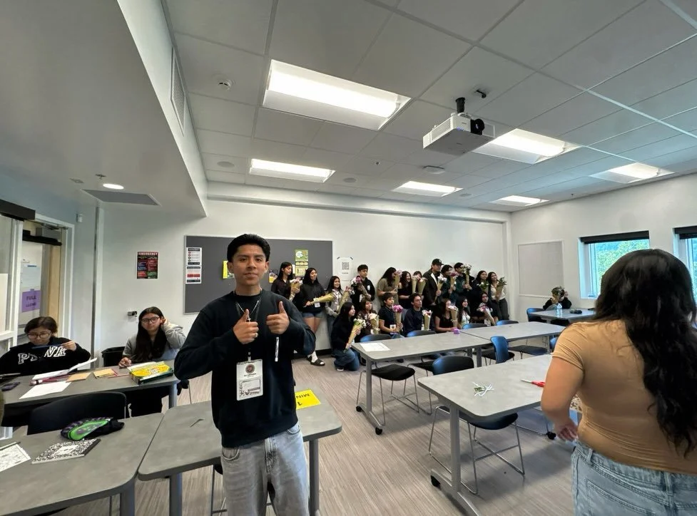 🌸 THROWBACK THURSDAY!

At this year&rsquo;s @oyeconference students from our Youth Advisory Board led a flower-making workshop designed to spark reflection, creativity, and meaningful conversation🗣️. 

As participants created their custom bouquets,