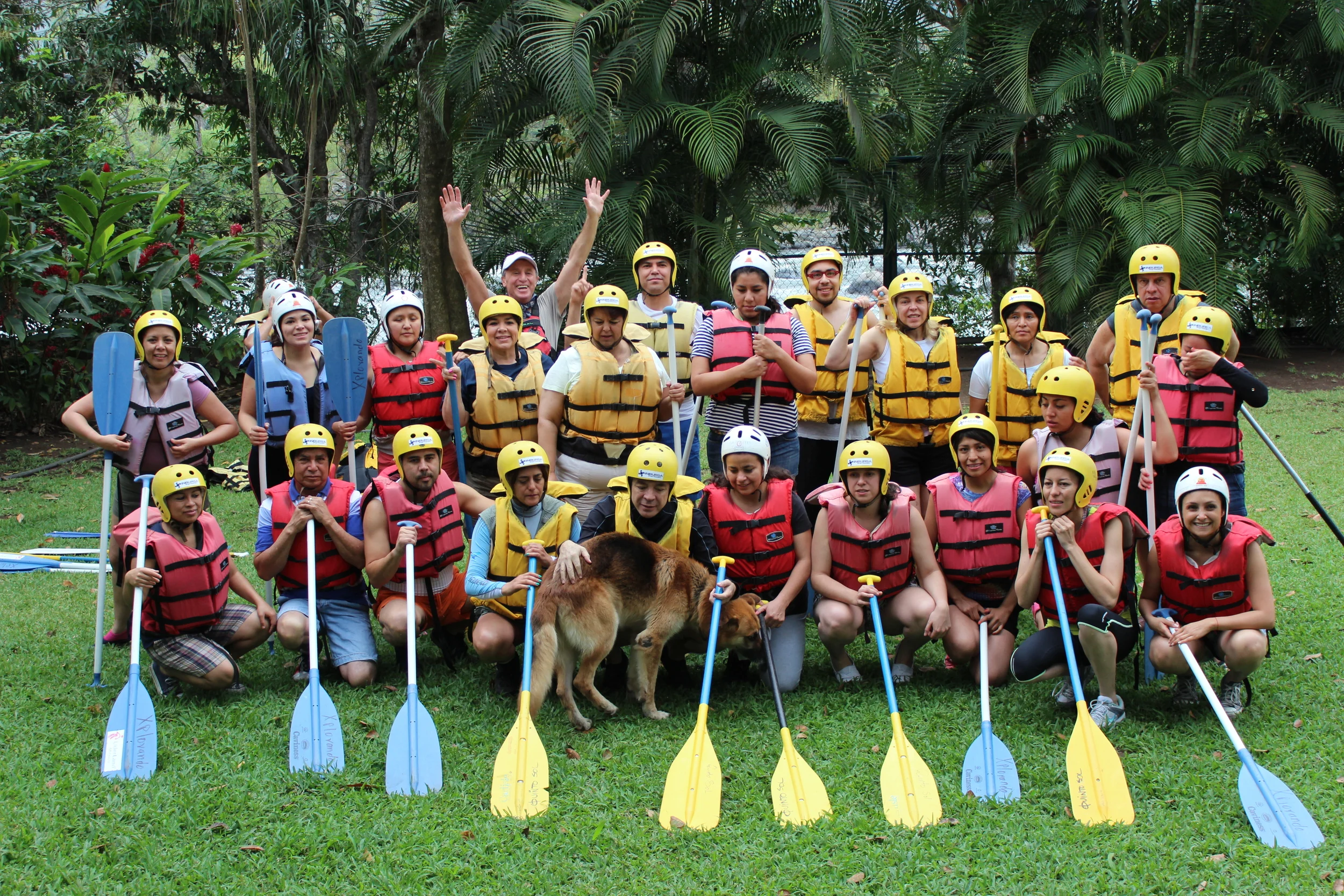GRUPO A RAFTING.JPG