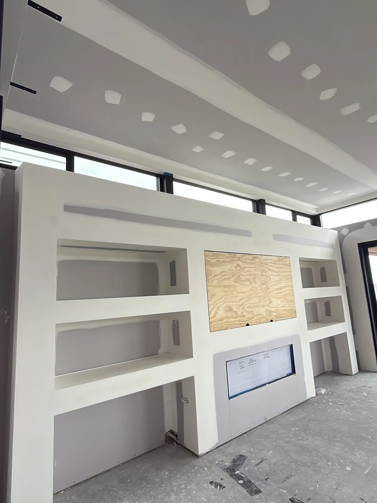 Back for 2026 💥
Standard set

Recent finish at Gymea Bay 
Builder | @bmtotalbuilding 
Clean lines sharp details no excuses

Howes Linings is locked in for a bigger year working with serious builders on high end residential projects. We turn up we de