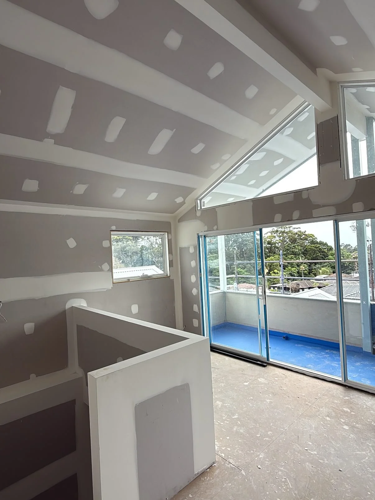 Fretus Ave - Woonona 
.
.
Builder | @southcorebuilding 
.
.
.
@csrgyprock @tapepro @wallboardtools @awciau 

#HowesLinings #HowesLiningsCo #IllawarraPlastering #SouthCoastPlastering #SouthernSydneyPlastering #WollongongPlastering #CronullaPlastering 