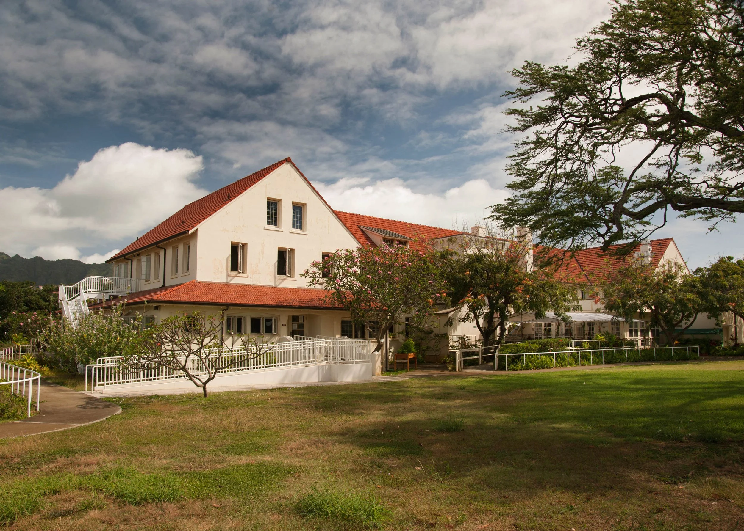Scenic outside view of the Lunalilo Home during the afternoon