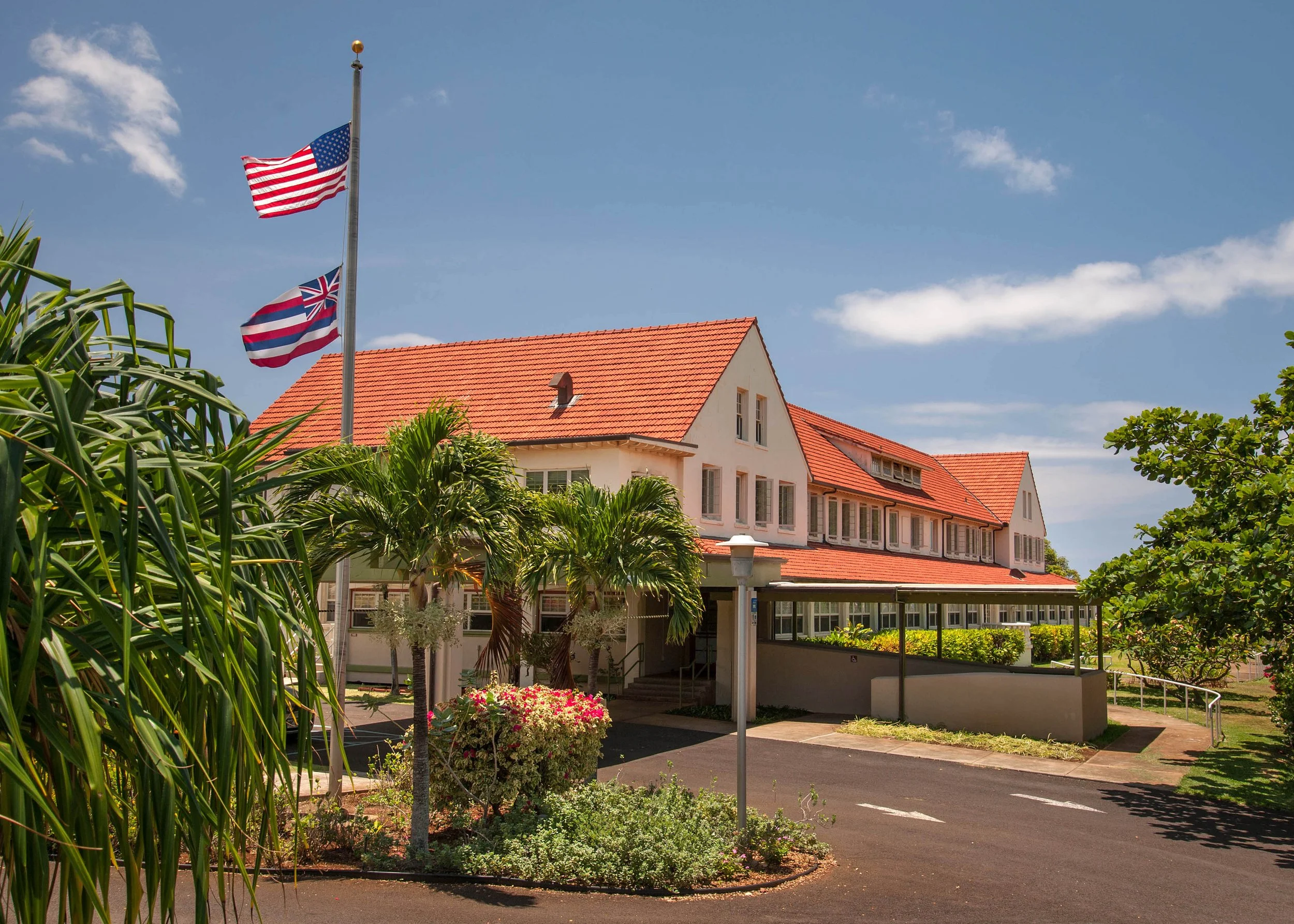 Outside view of the entrance of the Lunalilo Home