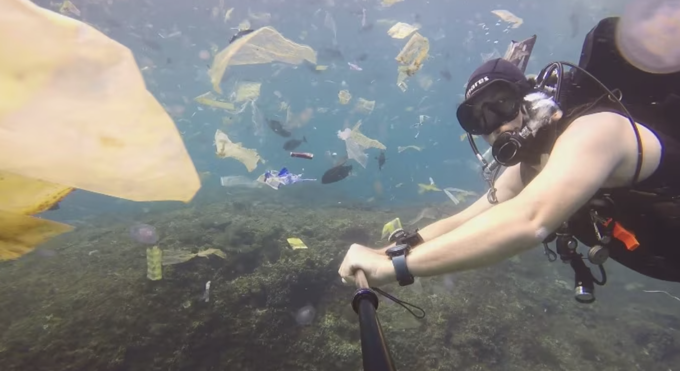 Diver films wave of plastic pollution off Bali on scale 'never seen before'
