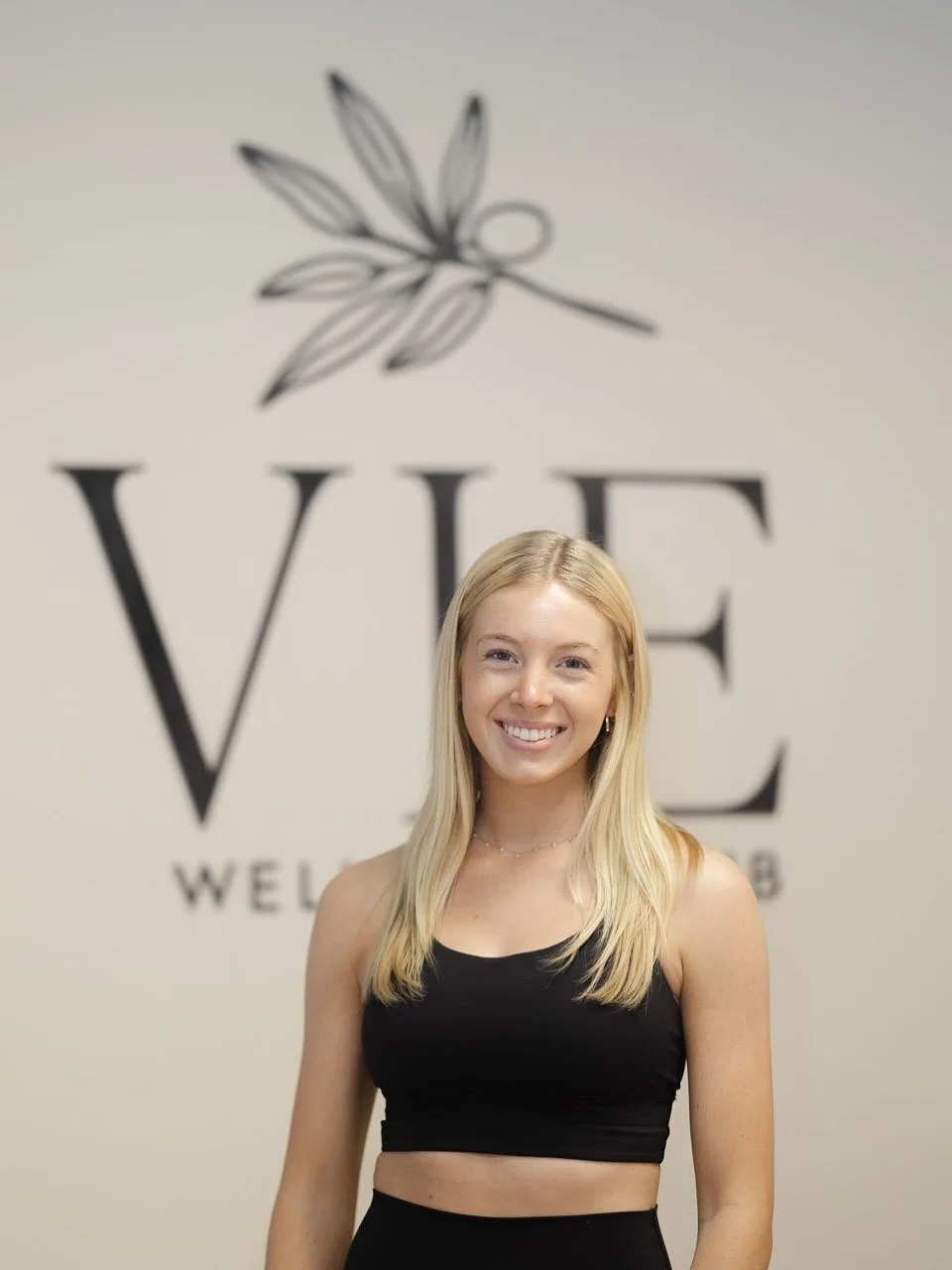 Happy Birthday, Zoe! 💫 You bring so much light and encouragement to the Vie community &mdash; we&rsquo;re endlessly grateful for your heart, your energy, and the way you make everyone feel! Here&rsquo;s to another amazing year!