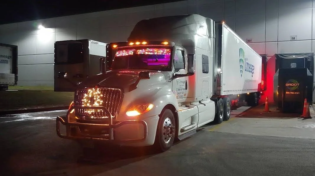 RoyalsTruckChristmas.jpg