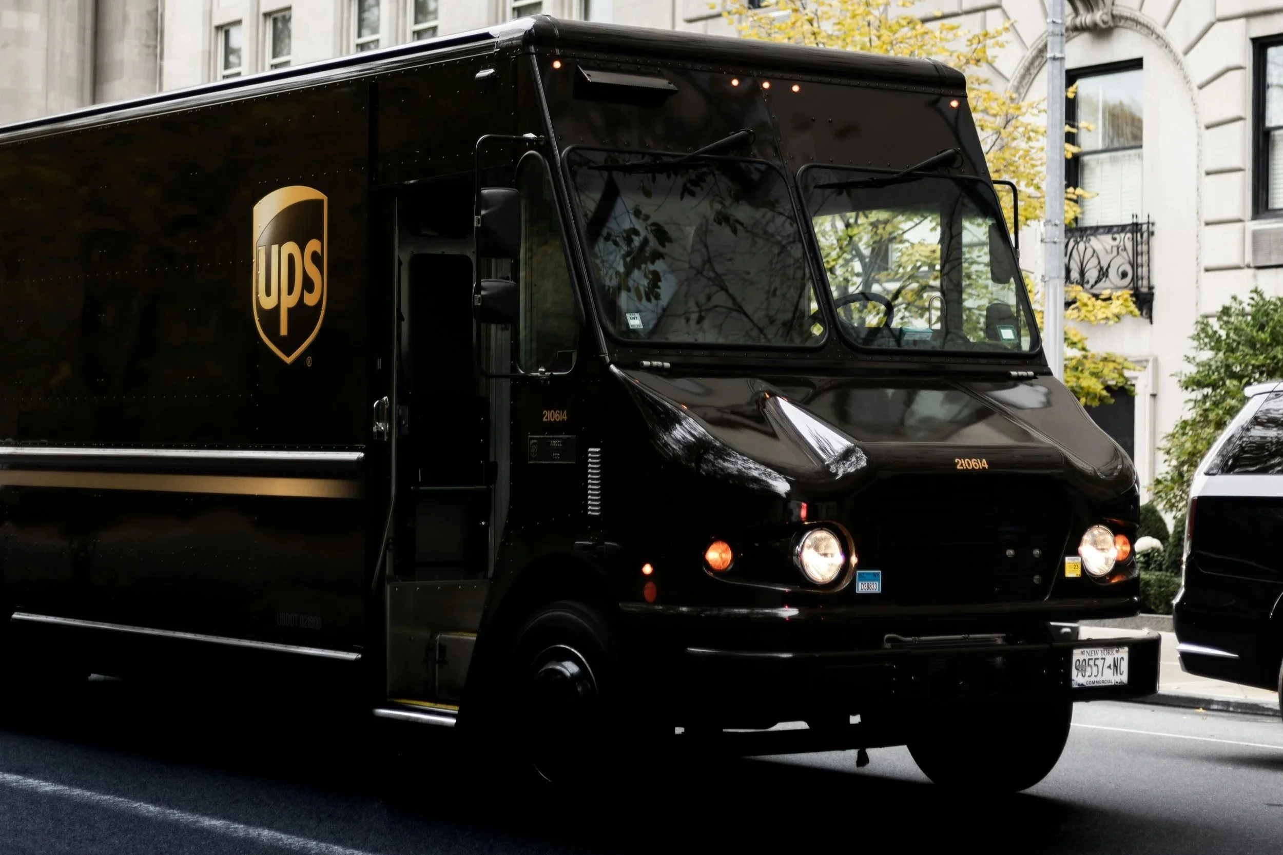 UPS and American Express Partner to Cut Holiday Shipping Costs for Small Businesses