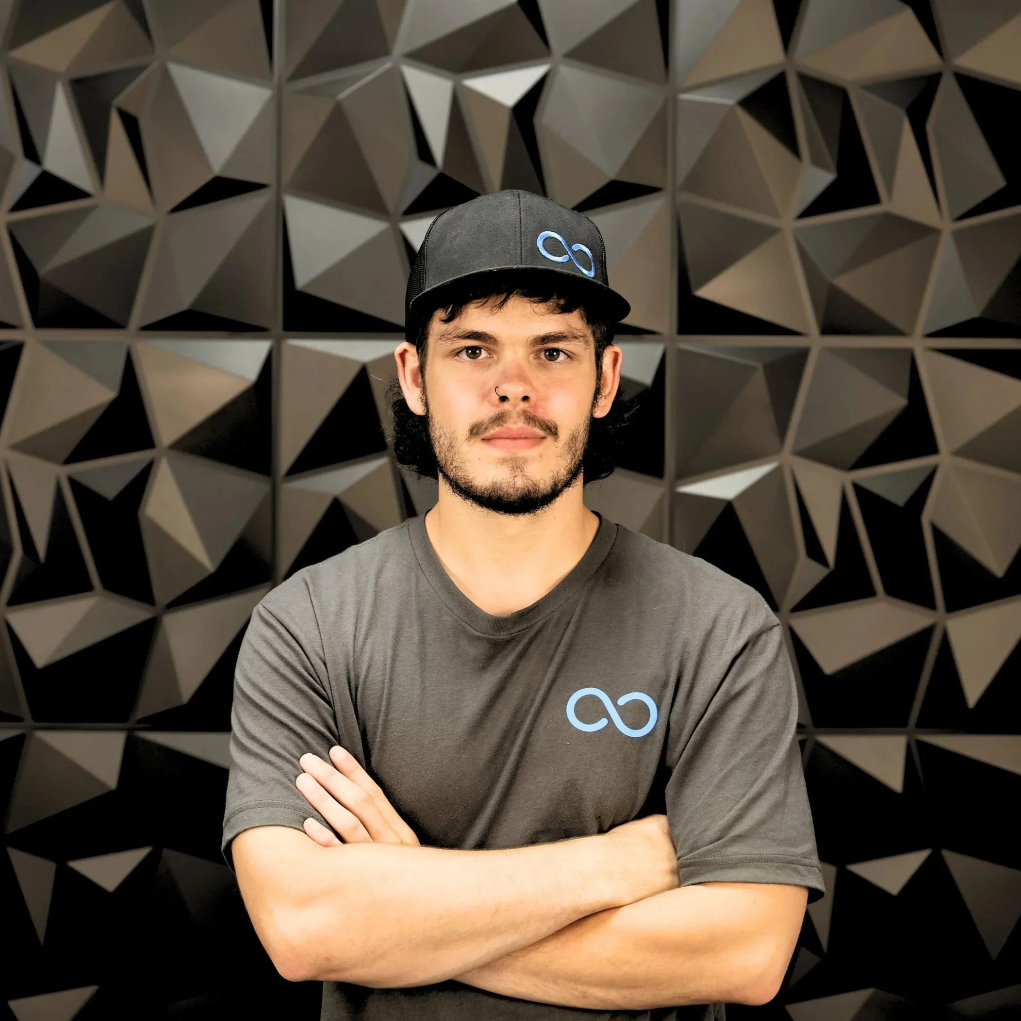 Roov employee