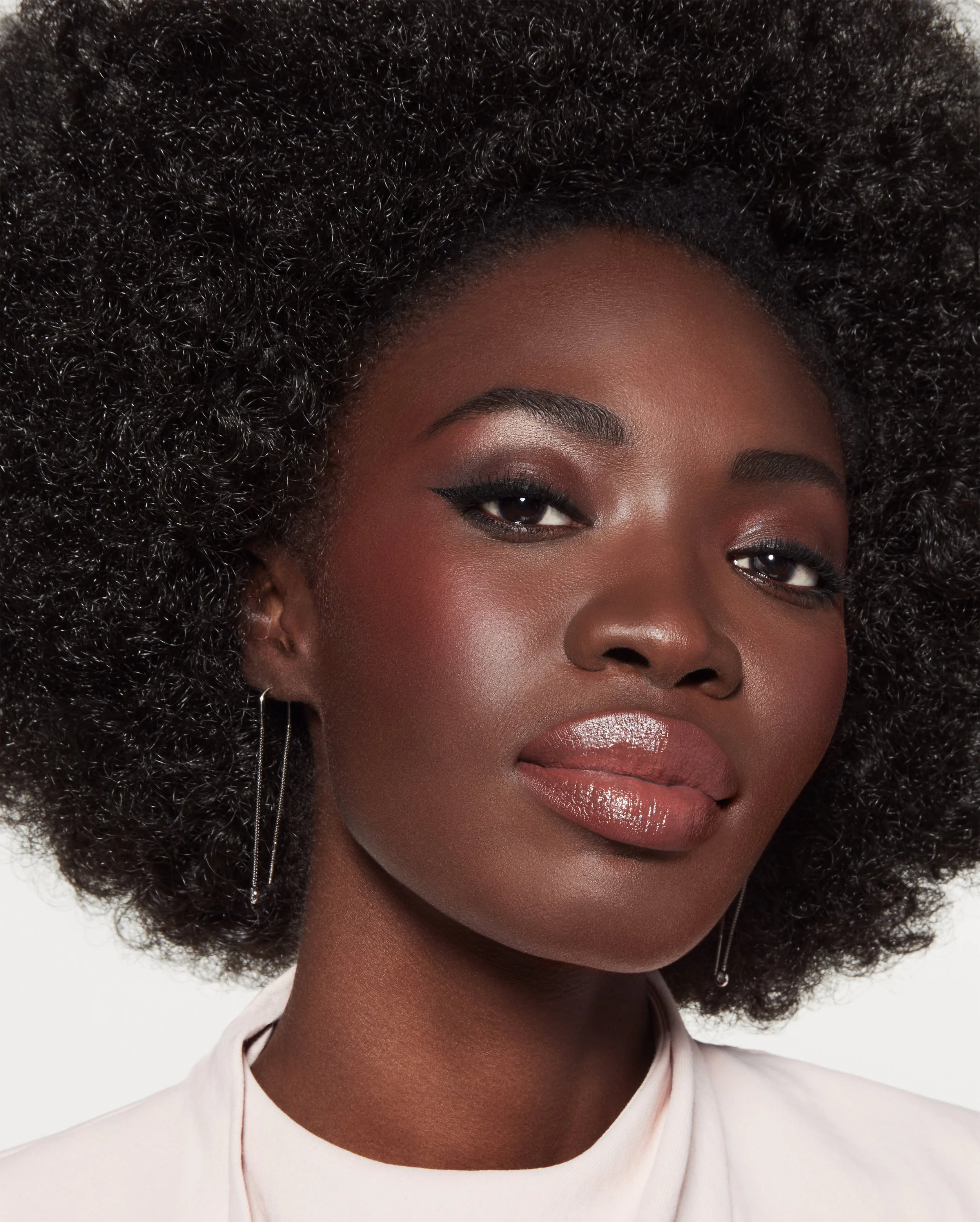 NARS_SP22_Q2_Social_OnModel_Stills_Fatou_Look2_LagunaBronzingCream_106.jpg