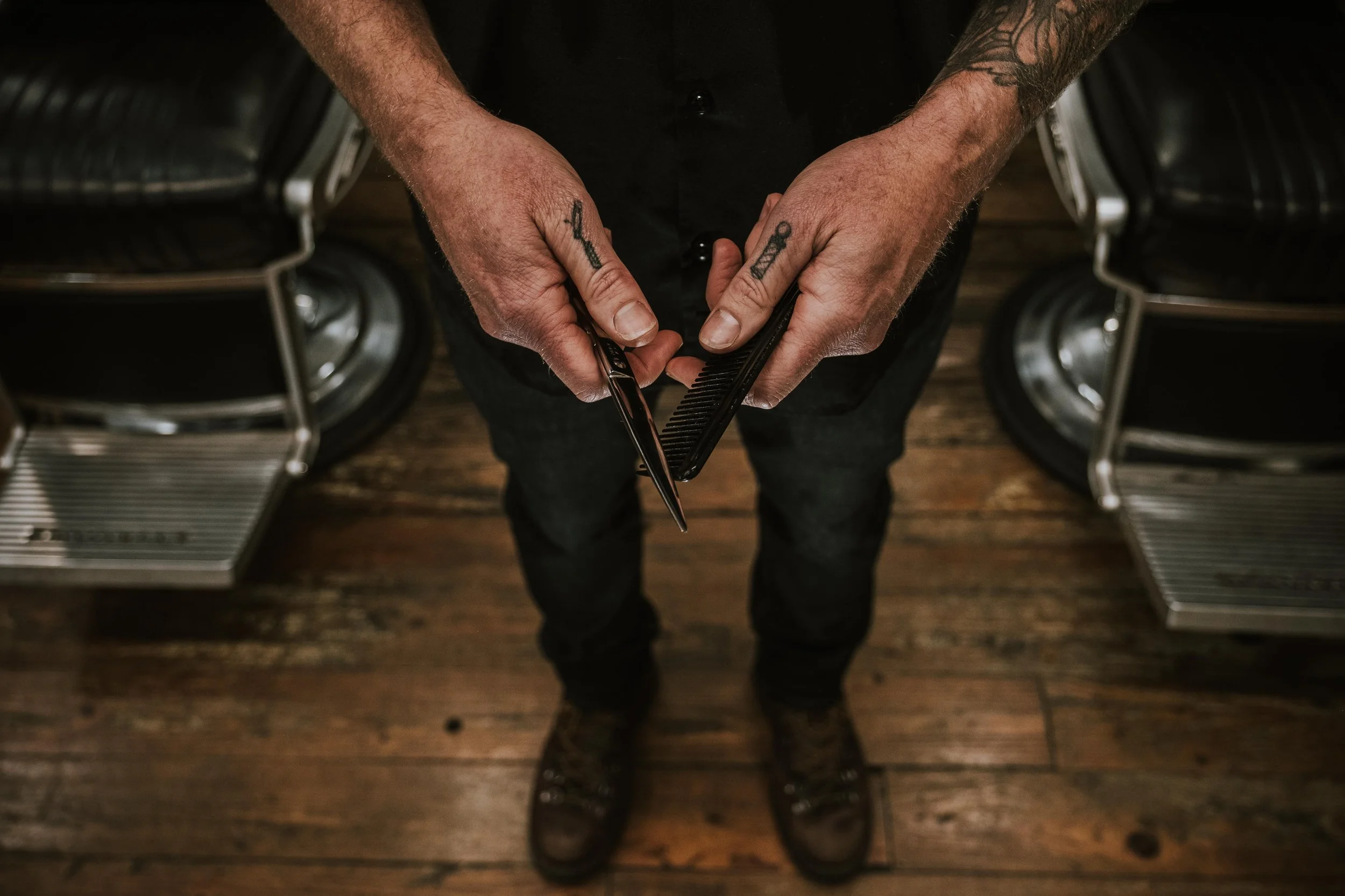 Barber hands - traditional barber shop - Wilsons Barbershop and Shave Parlor - LA PORTE INDIANA - shears straight razor - since 2011.jpg