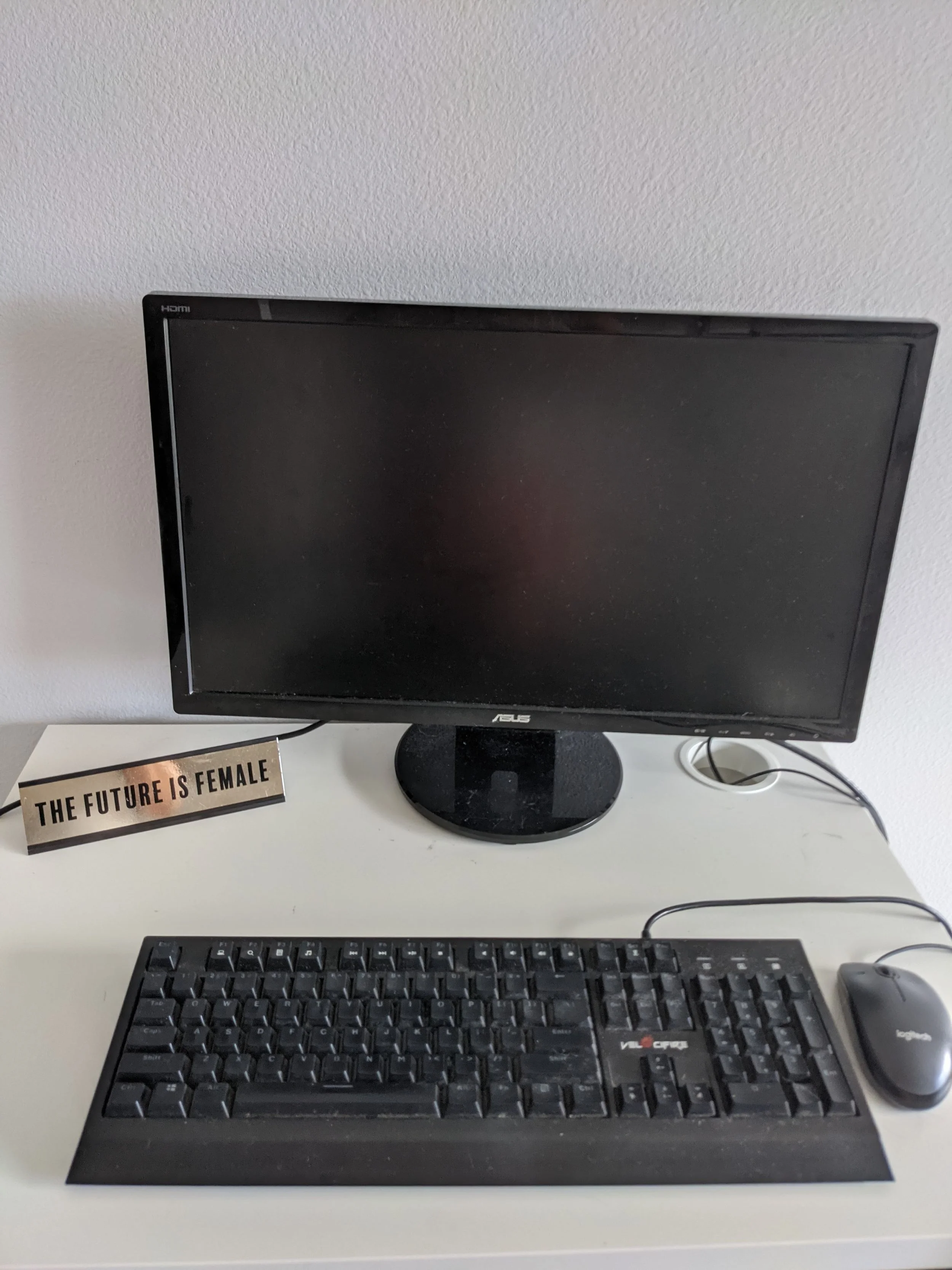 My daughter's desk.jpg