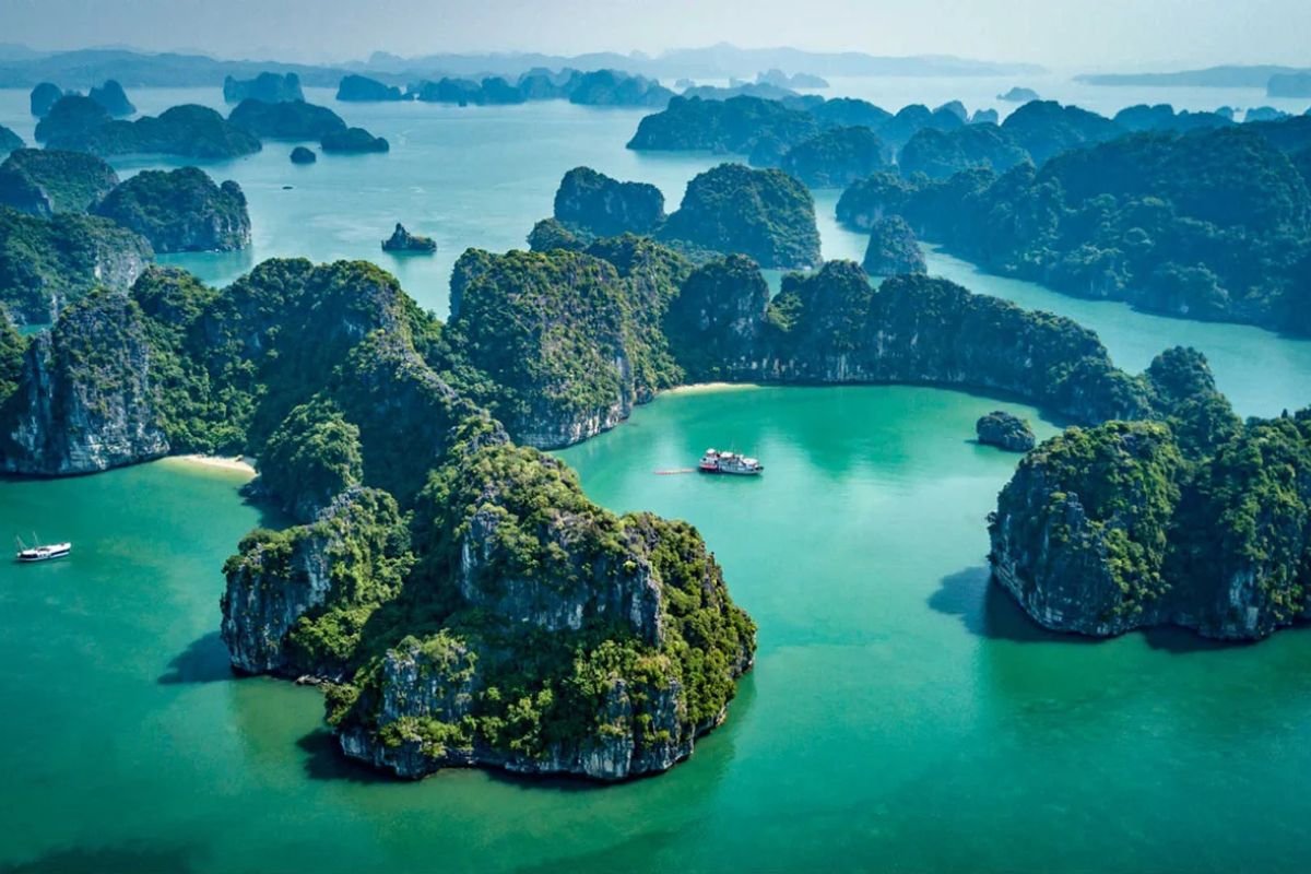 Bai Tu Long Bay.jpg