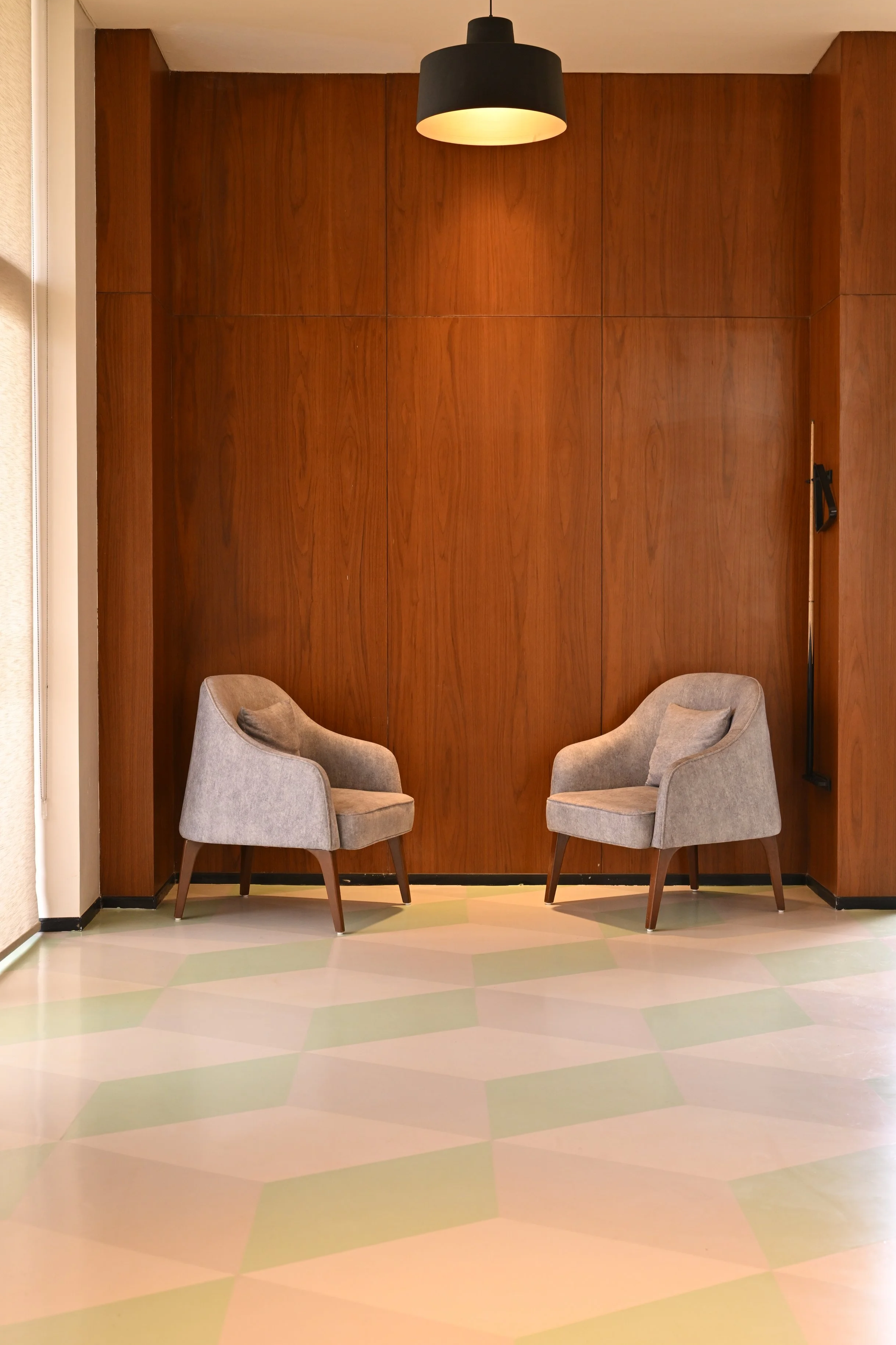 Recreational_Lounge_Corporate_Workspace_Game_room_seamless_epoxy_floor_design_muted_tessellation