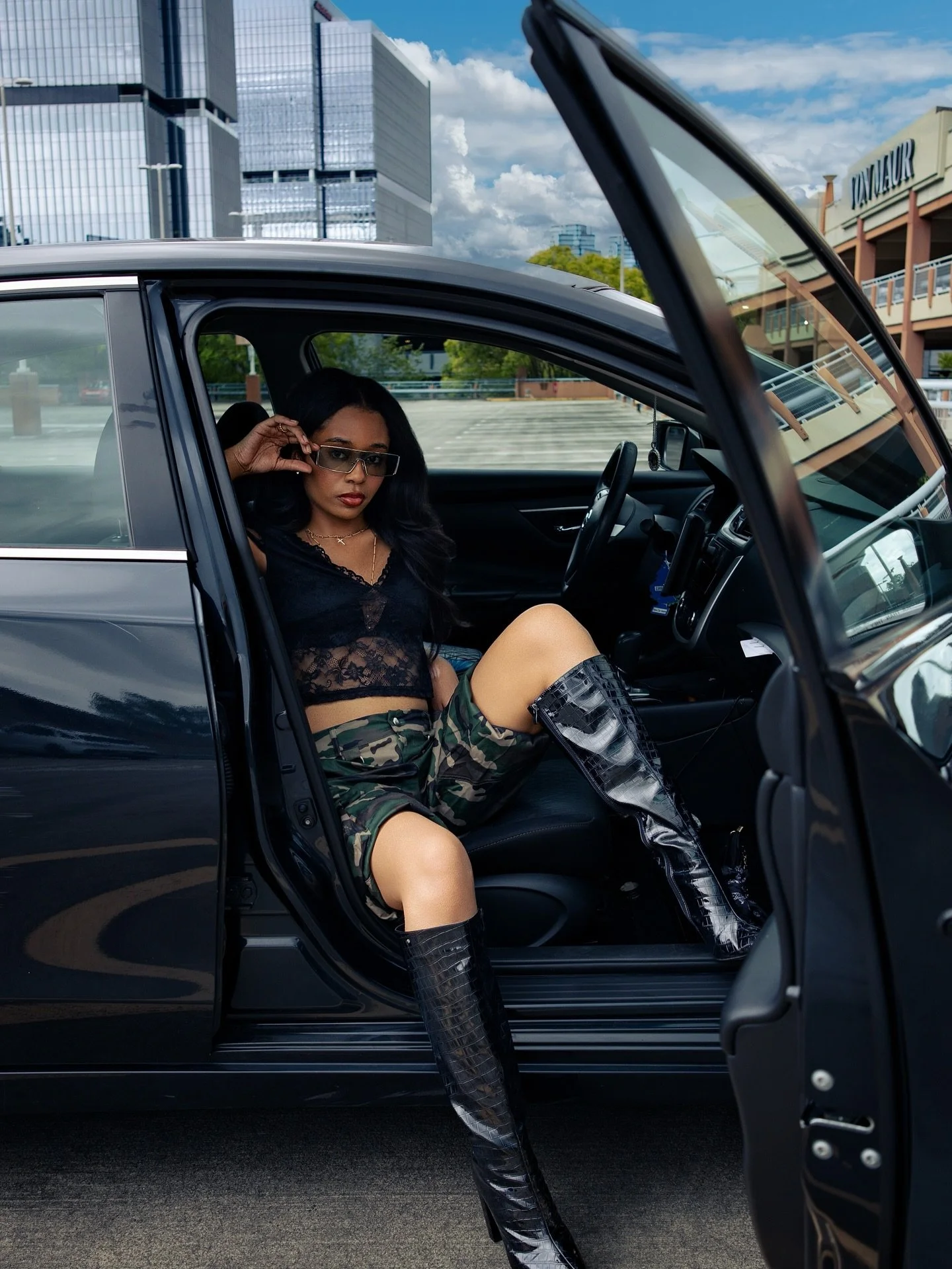 Your brand shifts when you decide to show up differently.🙌🏽

This shoot wasn&rsquo;t about posing. It was about confidence, intention, and creating visuals that match who she&rsquo;s becoming.

I love helping my clients step into that next level an