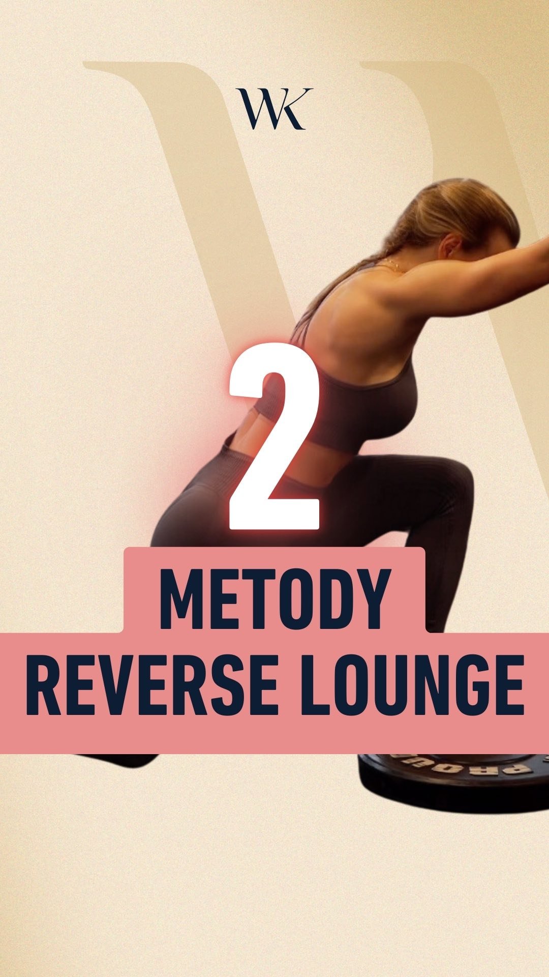 Reverse Lunges – Dwie Skuteczne Metody! 🔥🍑
Wykroki w tył to jedno z najlepszych ćwiczeń na pośladki i nogi – ale czy wiesz, że możesz je wykonywać na dwa sposoby, by uzyskać różne efekty? 💡”
1️⃣ Zwykłe wykroki w tył &nda