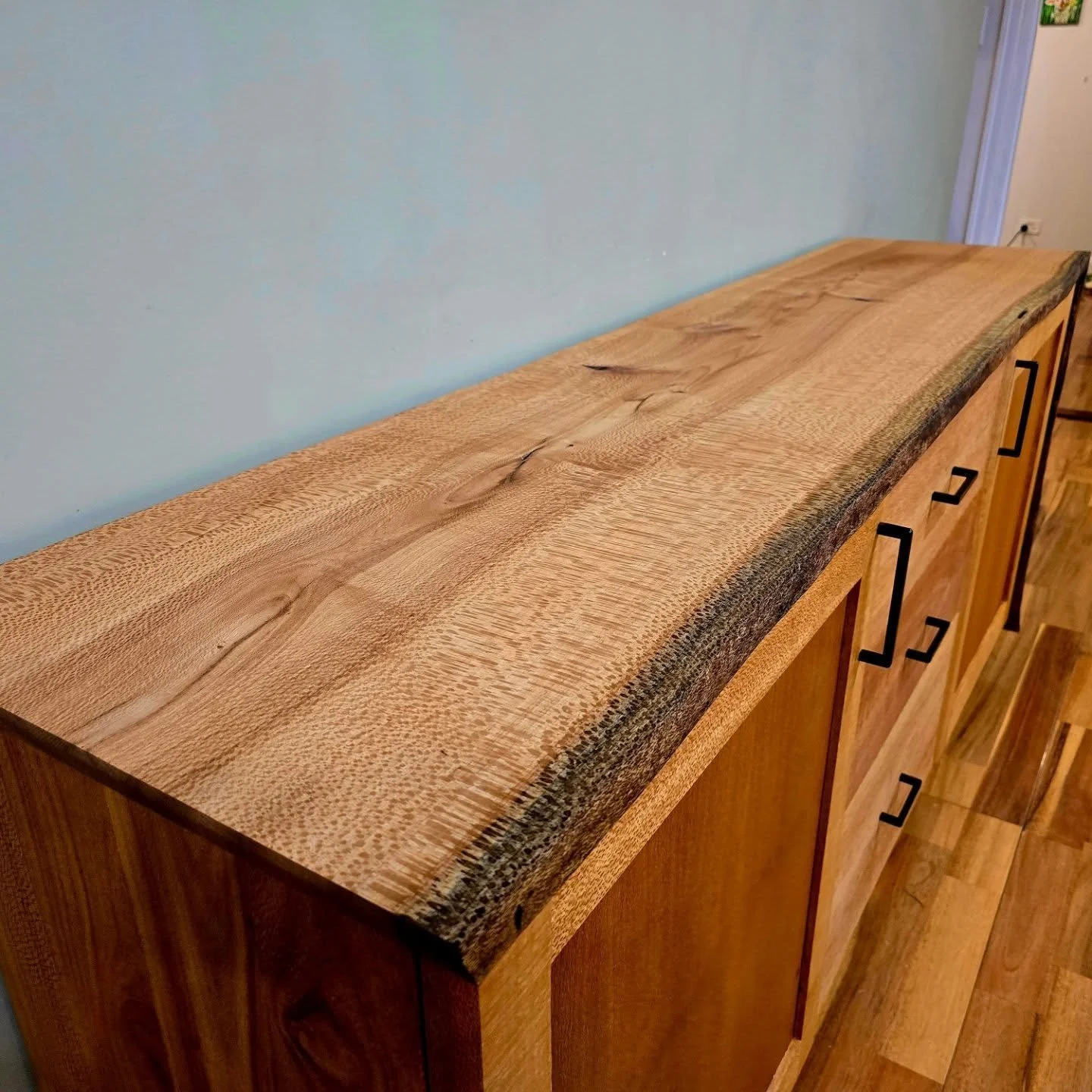 Silky oak sideboard cabinet with waterfall style top. 

#woodworking #cabinet #sideboard #liveedge #silkyoak #australiantimber #rubiomonocoat #furniture #furnituredesign