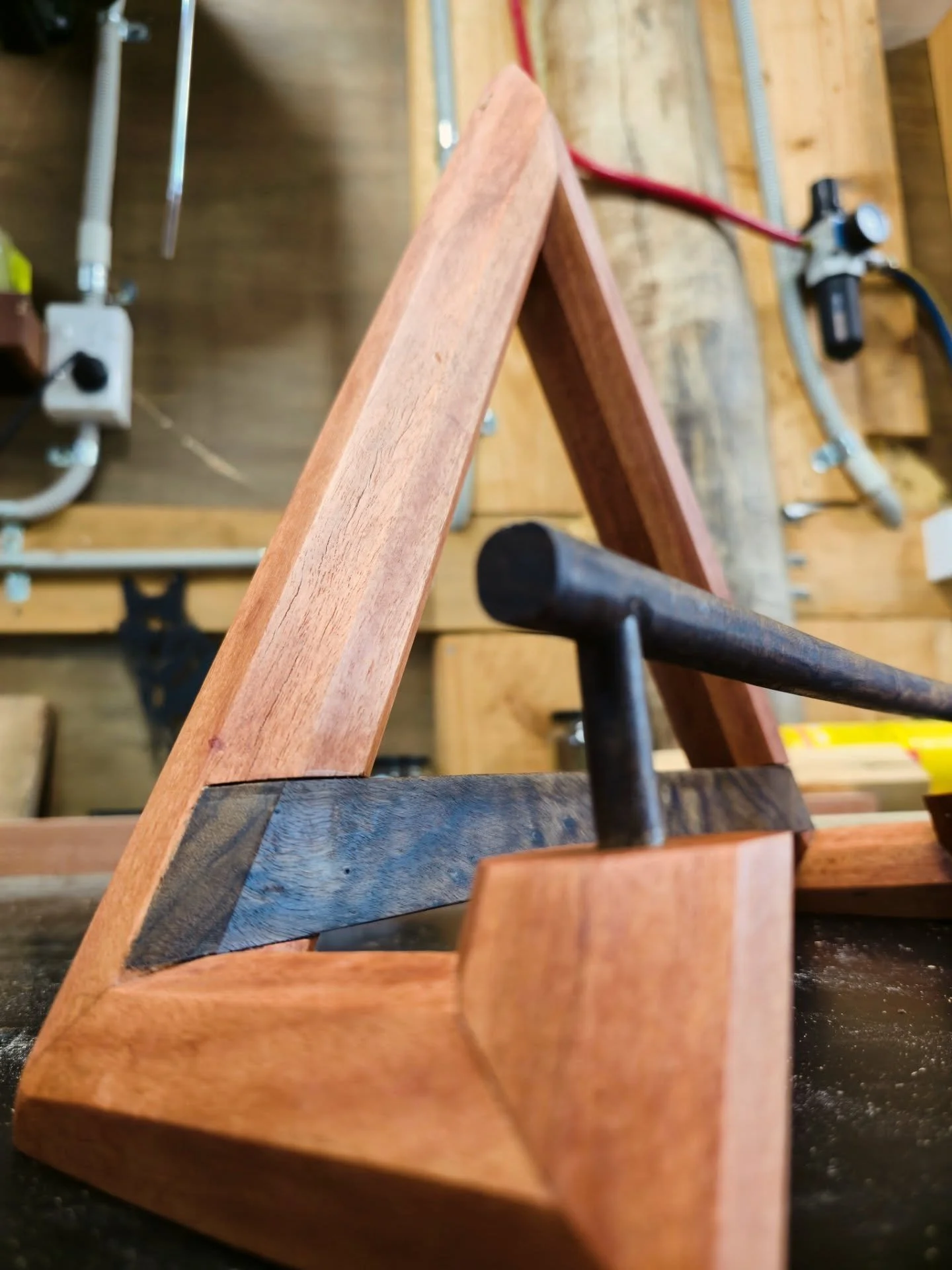 Cookbook holder made from bloodwood with napunyah accents
#australianhardwood #woodworking #cooking #cookbook #cookbookholder