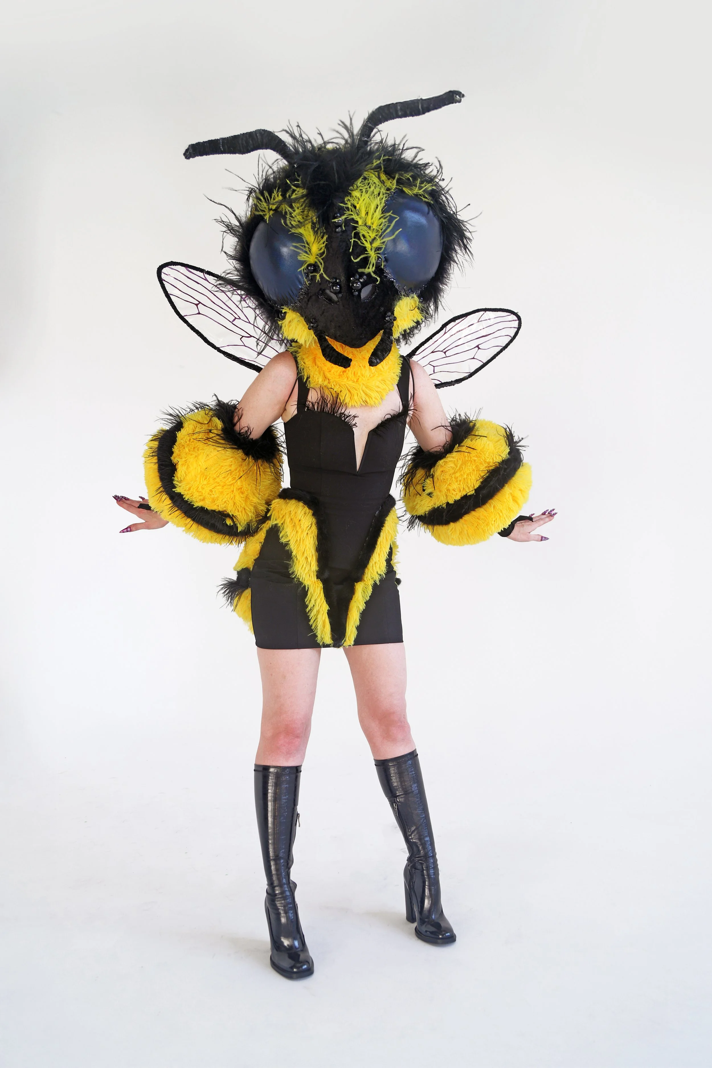 BEE3.jpg
