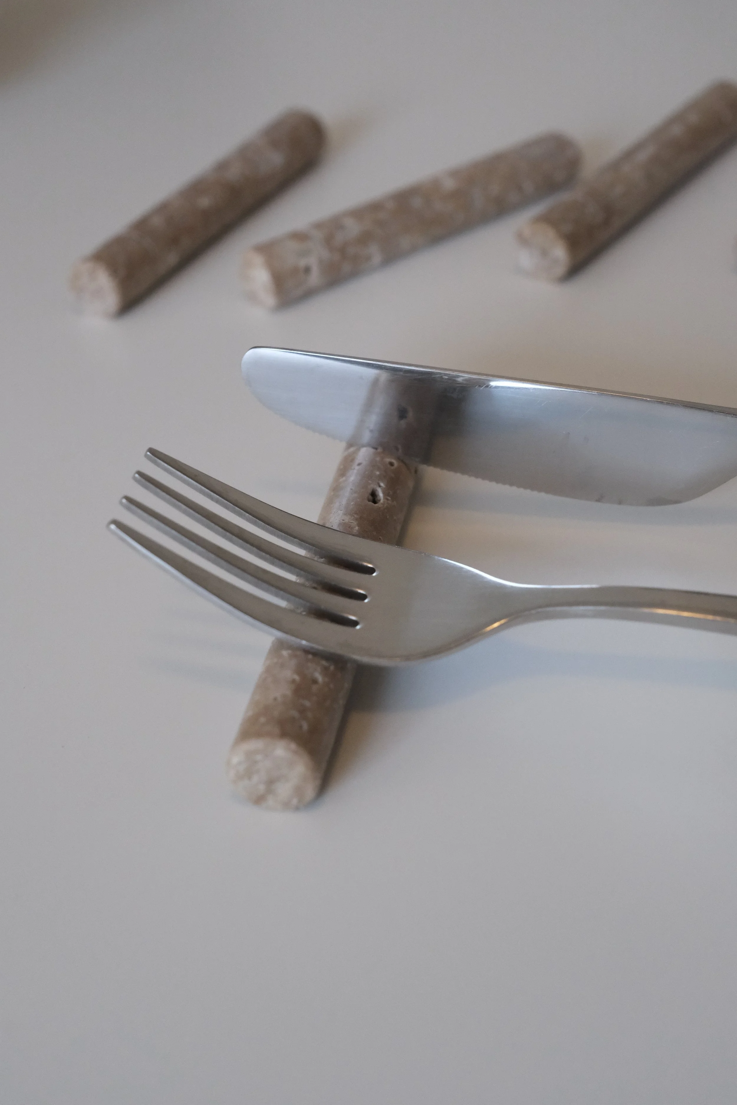 Marble_Cutlery Rests_Travertino Classico11.JPG