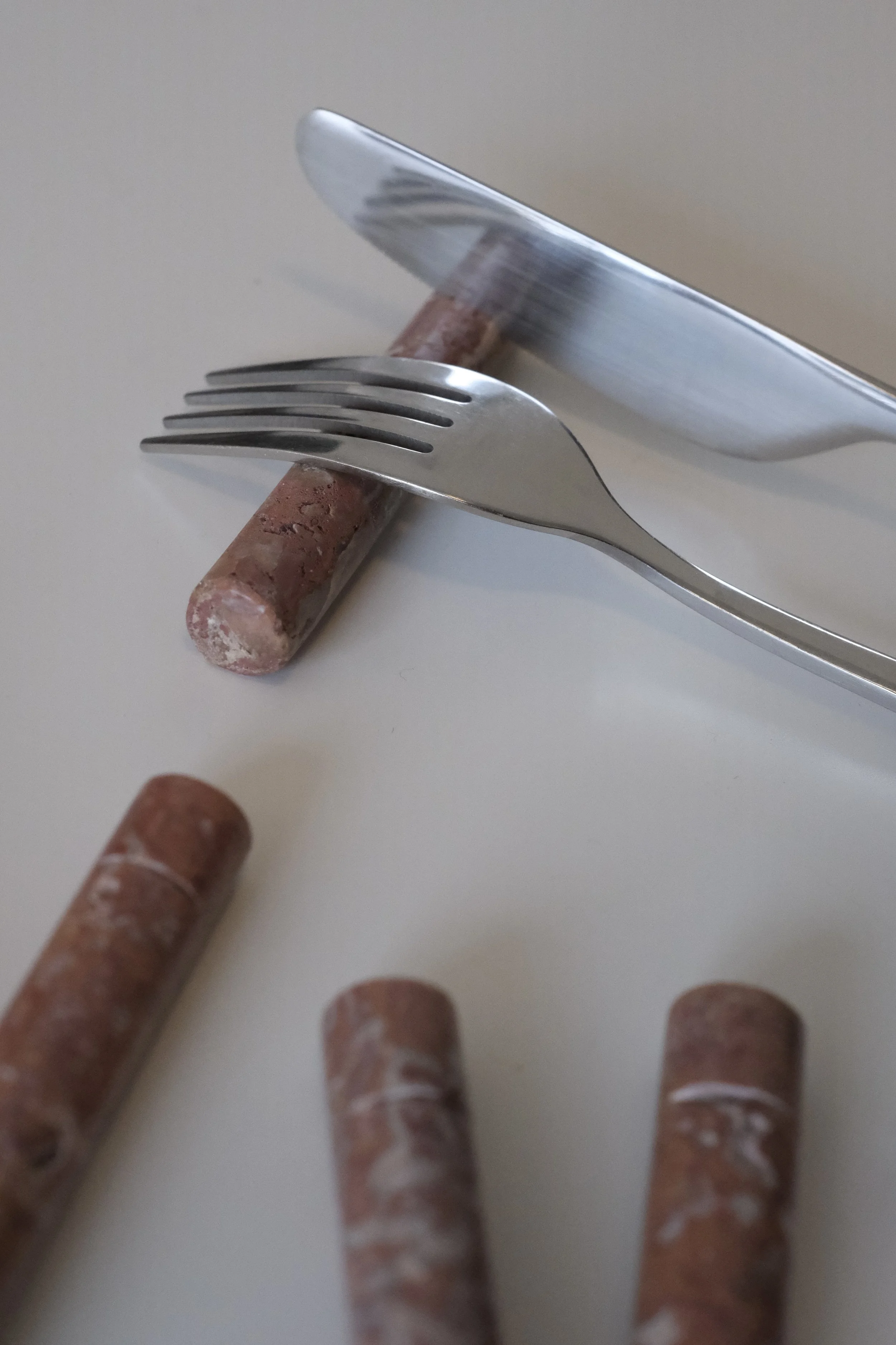 Marble_Cutlery Rests_Travertino Rouge4.jpg